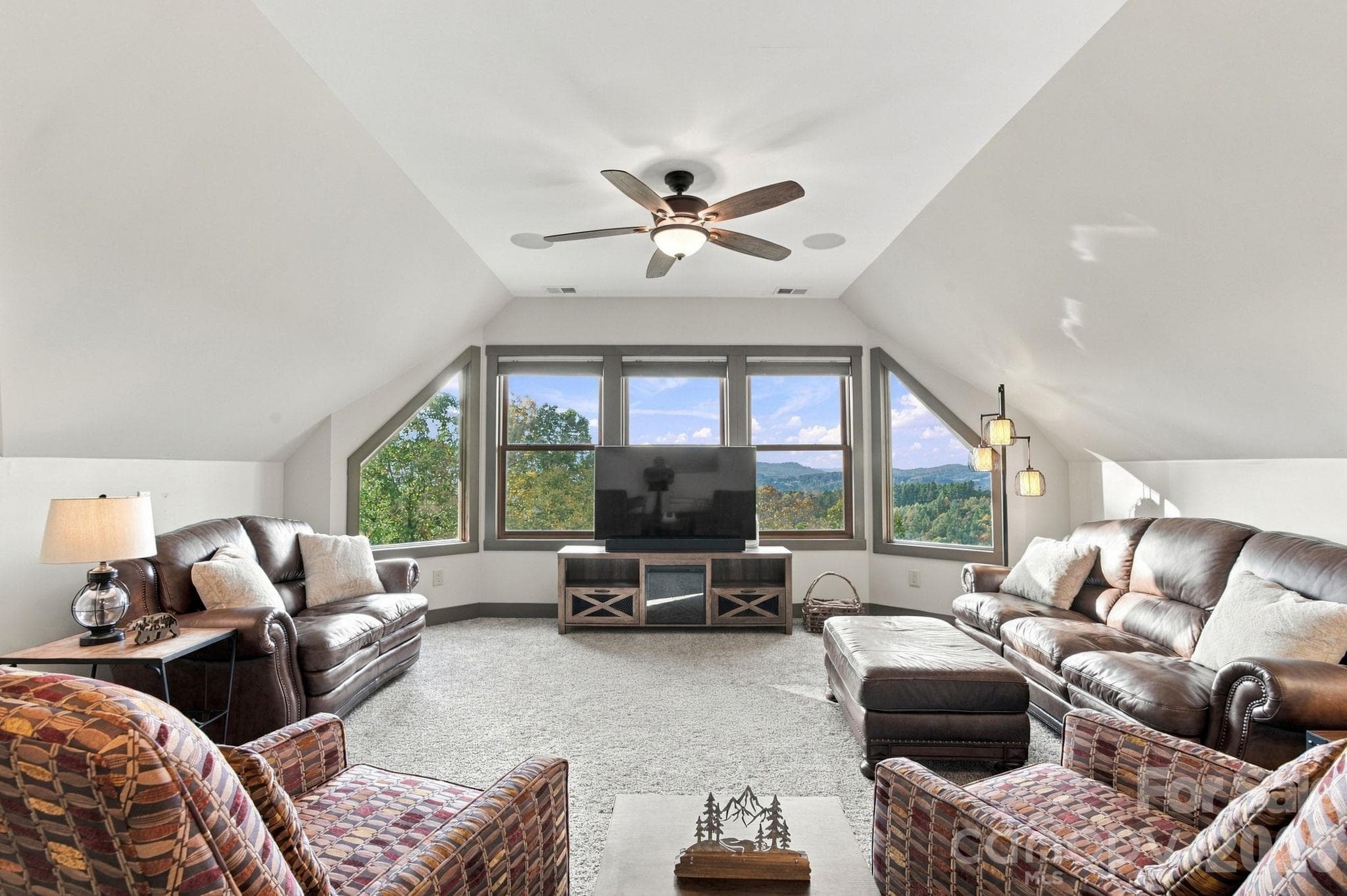Bonus room upstairs with mountain view - 1206 River Stone Drive, Laurel Springs