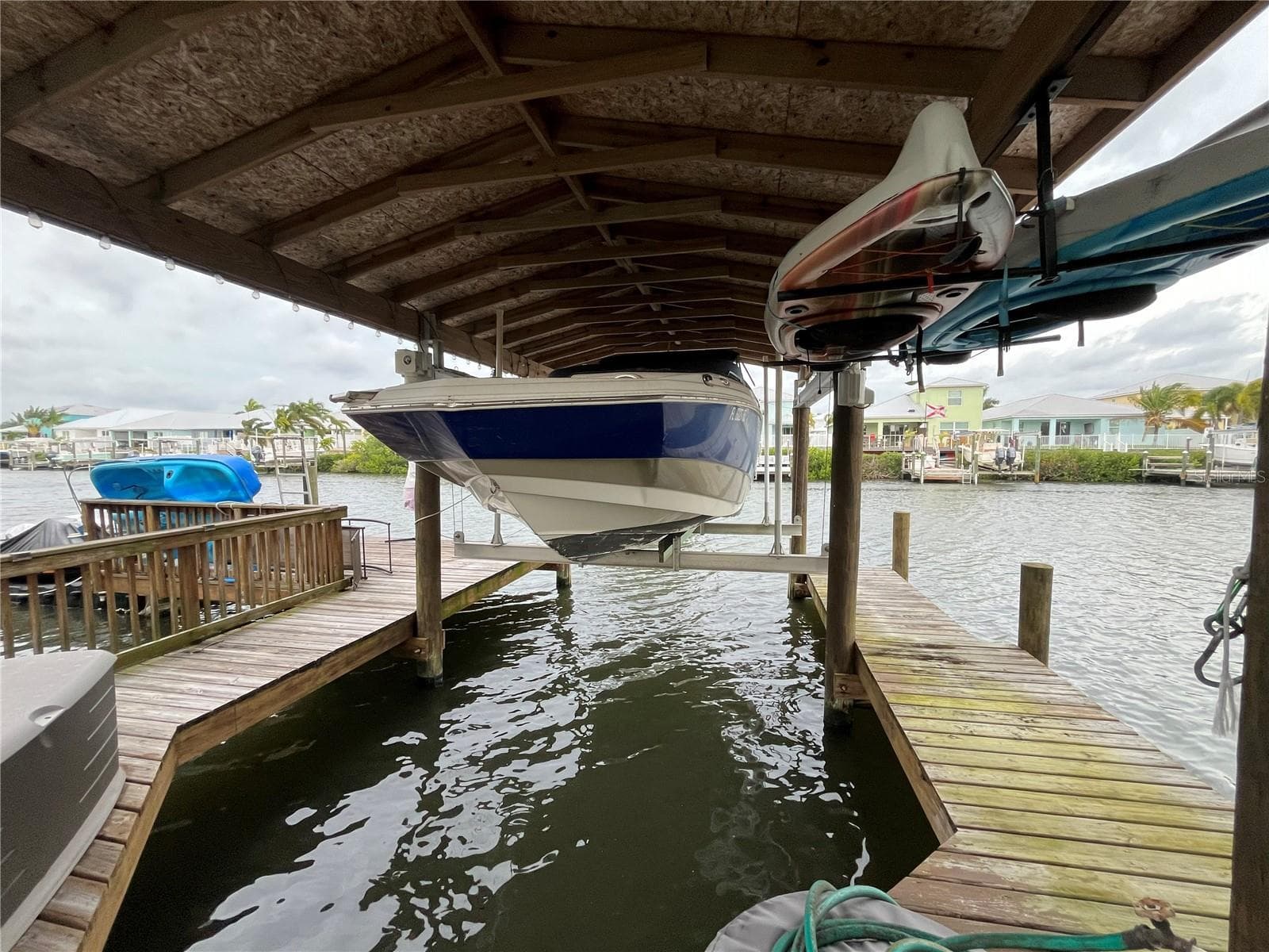 COVER BOAT - 416 ISLAND CAY WAY, APOLLO BEACH