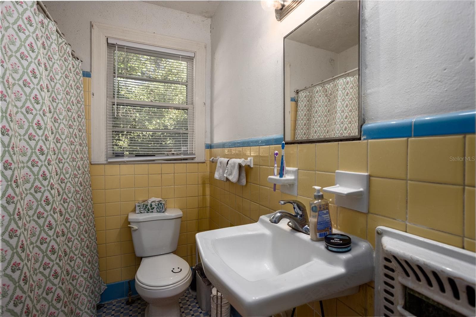 Quadruplex at 213 NE BLVD BLVD #213-215, GAINESVILLE, photo 33 of 47