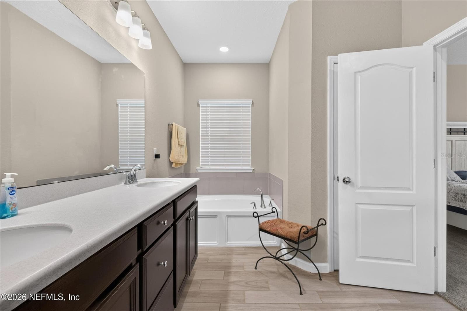 Single Family Residence at 10399 PAVNES CREEK DR, JACKSONVILLE, photo 25 of 53