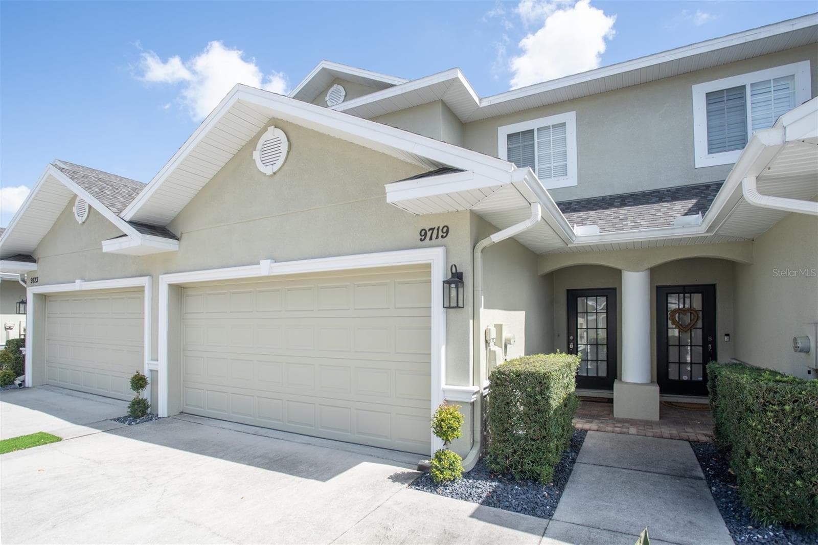 Nice 2 Car Garage w/Auto Opener! - 9719 TAYLOR ROSE LN, SEMINOLE