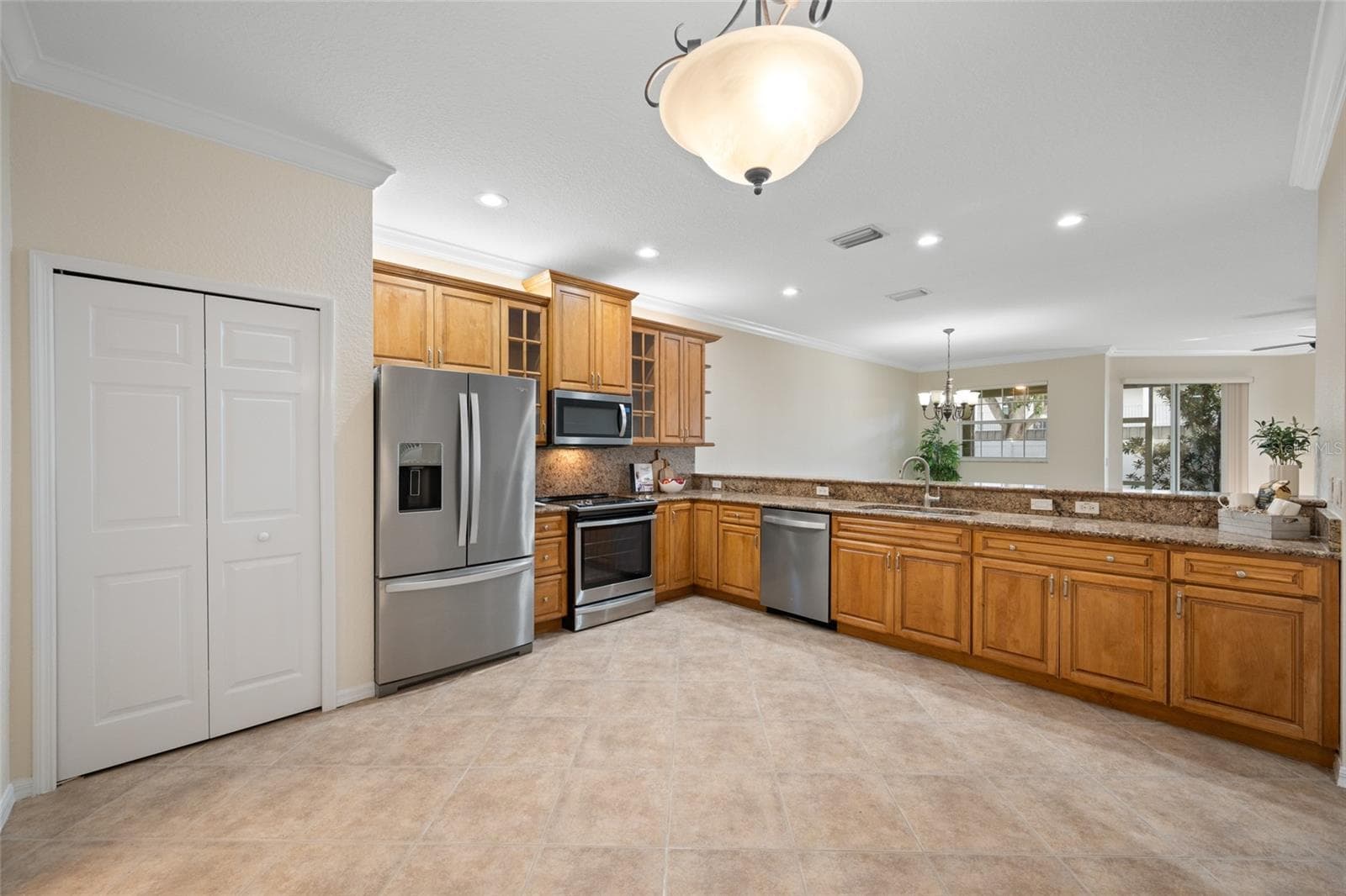 Granite Counter Tops & Newer Appliances! - 9719 TAYLOR ROSE LN, SEMINOLE