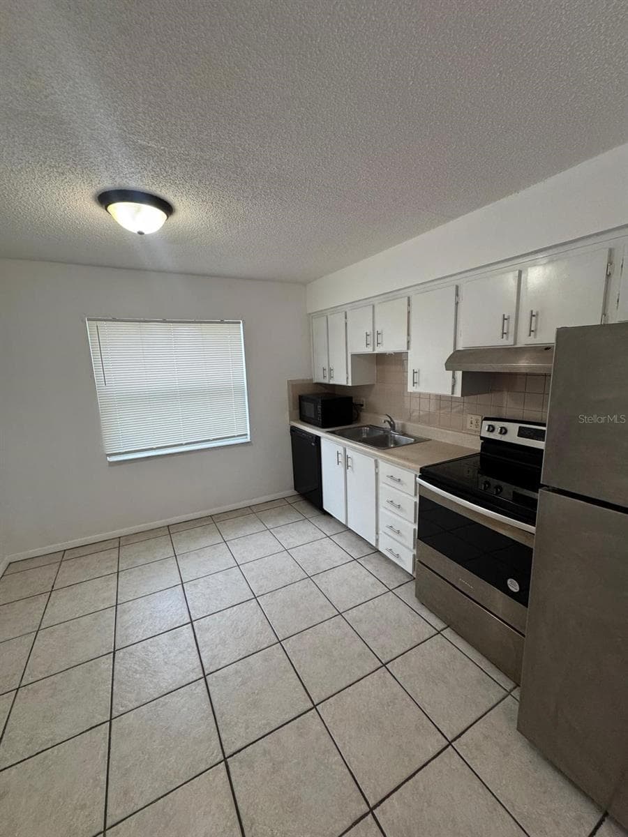 Condominium at 715 MICHIGAN CT #3, ST CLOUD, photo 2 of 8