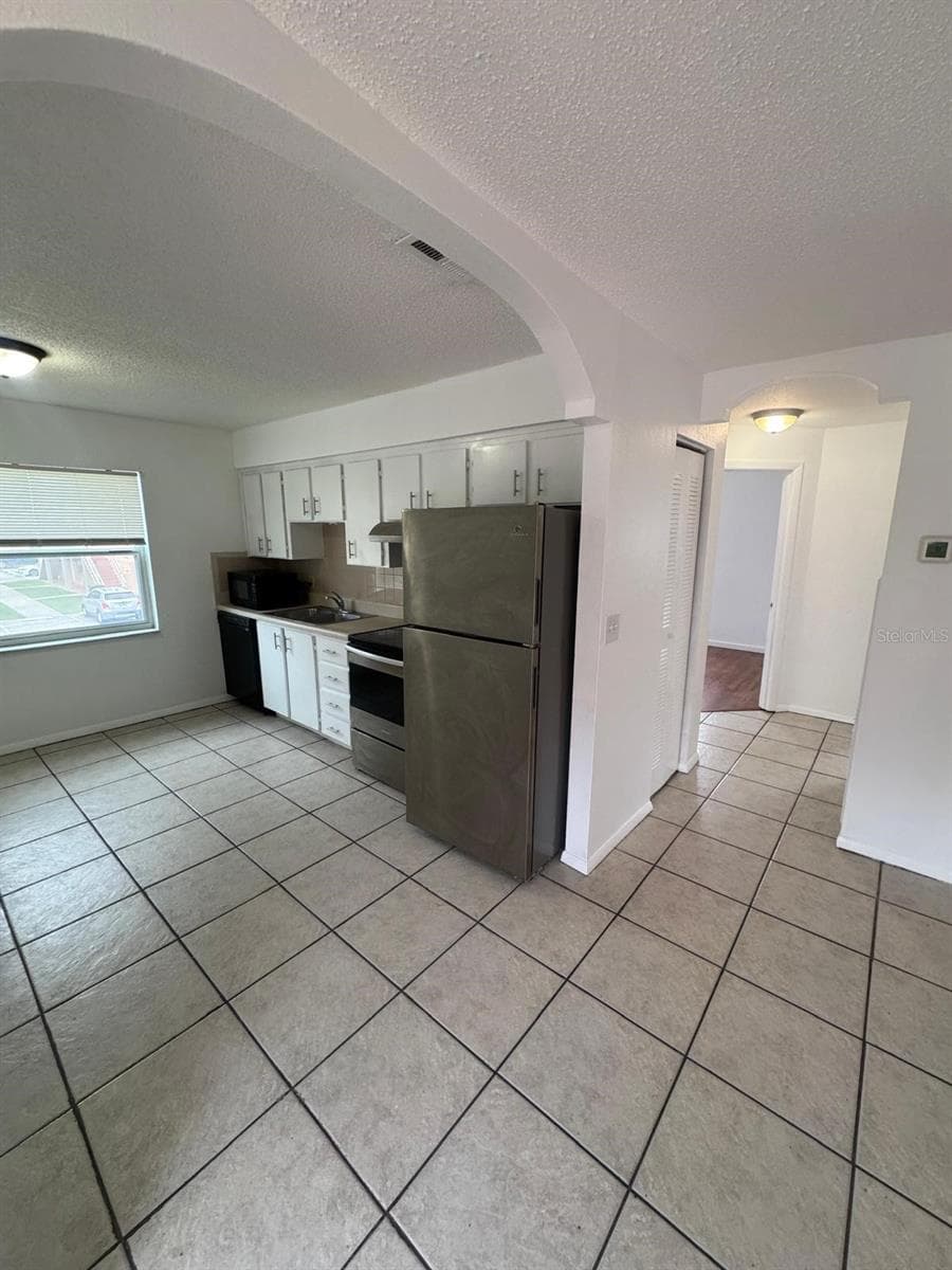 Condominium at 715 MICHIGAN CT #3, ST CLOUD, photo 3 of 8