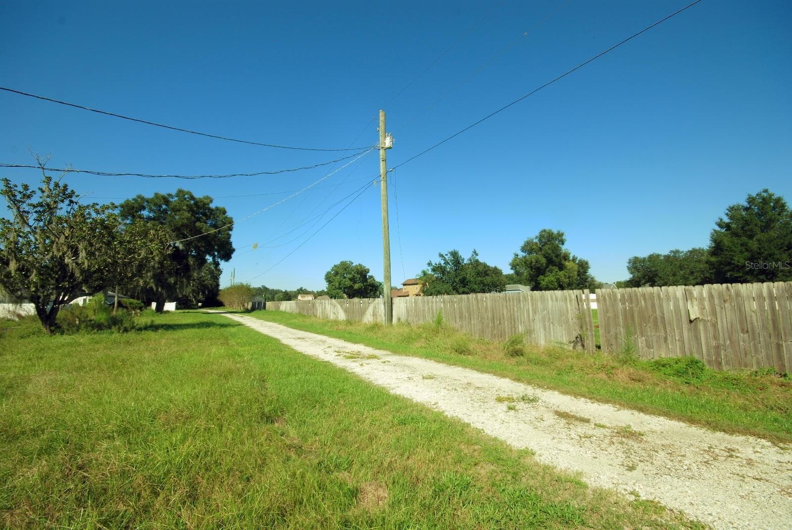 ENTRY DRIVE - 13022 E WHEELER RD, DOVER