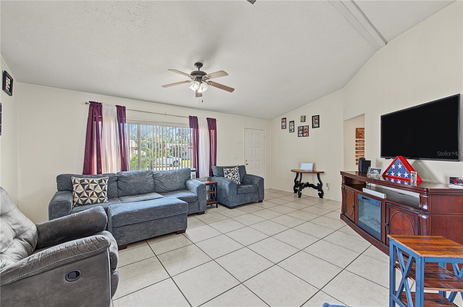 Living room - 10465 MAYFLOWER RD, SPRING HILL