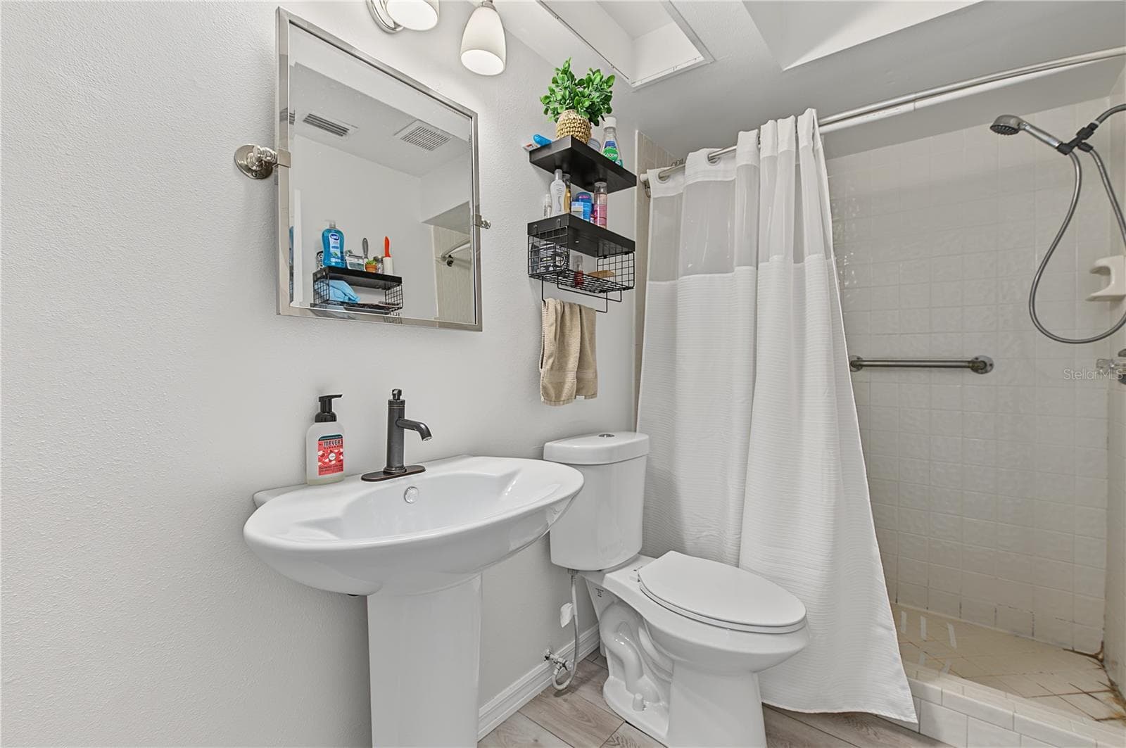 Bathroom 2 - 10465 MAYFLOWER RD, SPRING HILL