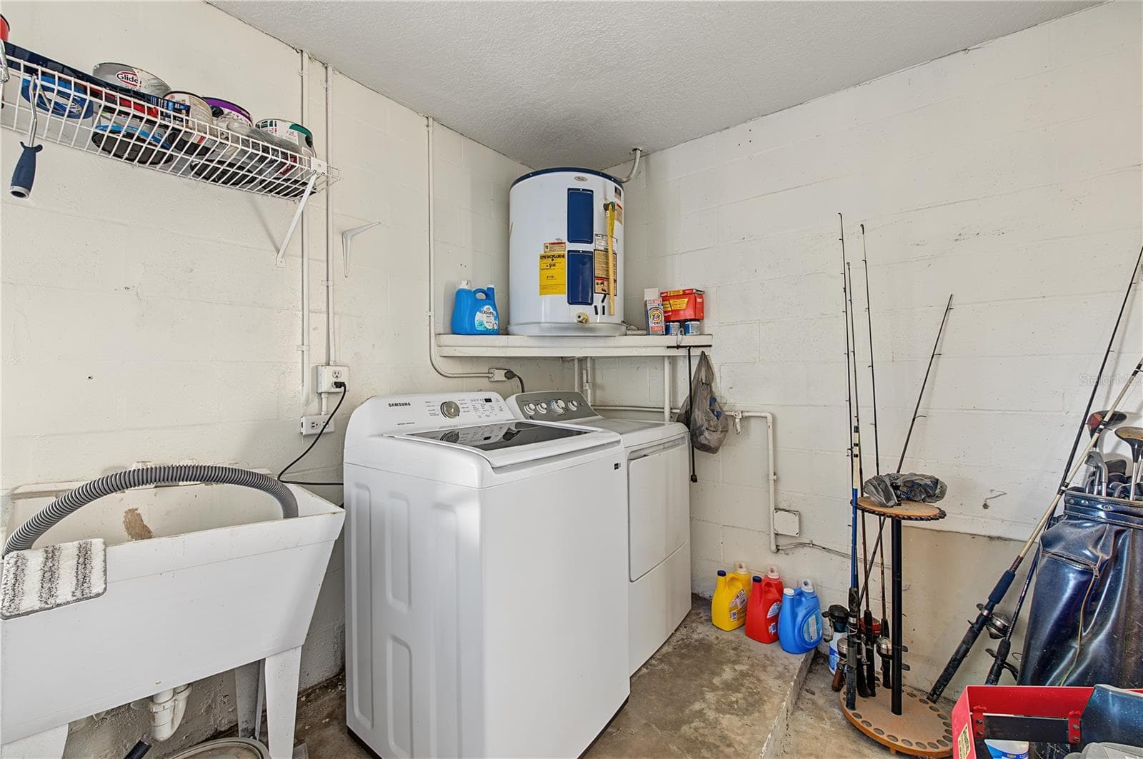 Washer & dryer located in the garage - 10465 MAYFLOWER RD, SPRING HILL