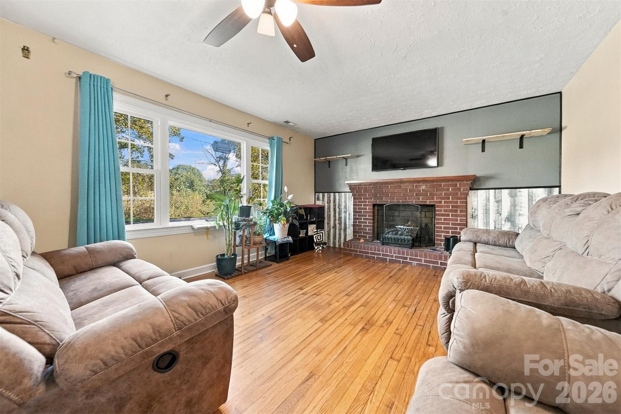 Single Family Residence at 640 Diamondhead Drive, Lenoir, photo 4 of 33