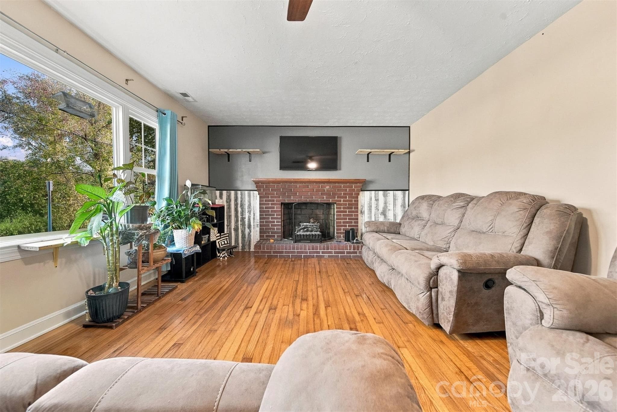 Single Family Residence at 640 Diamondhead Drive, Lenoir, photo 6 of 33