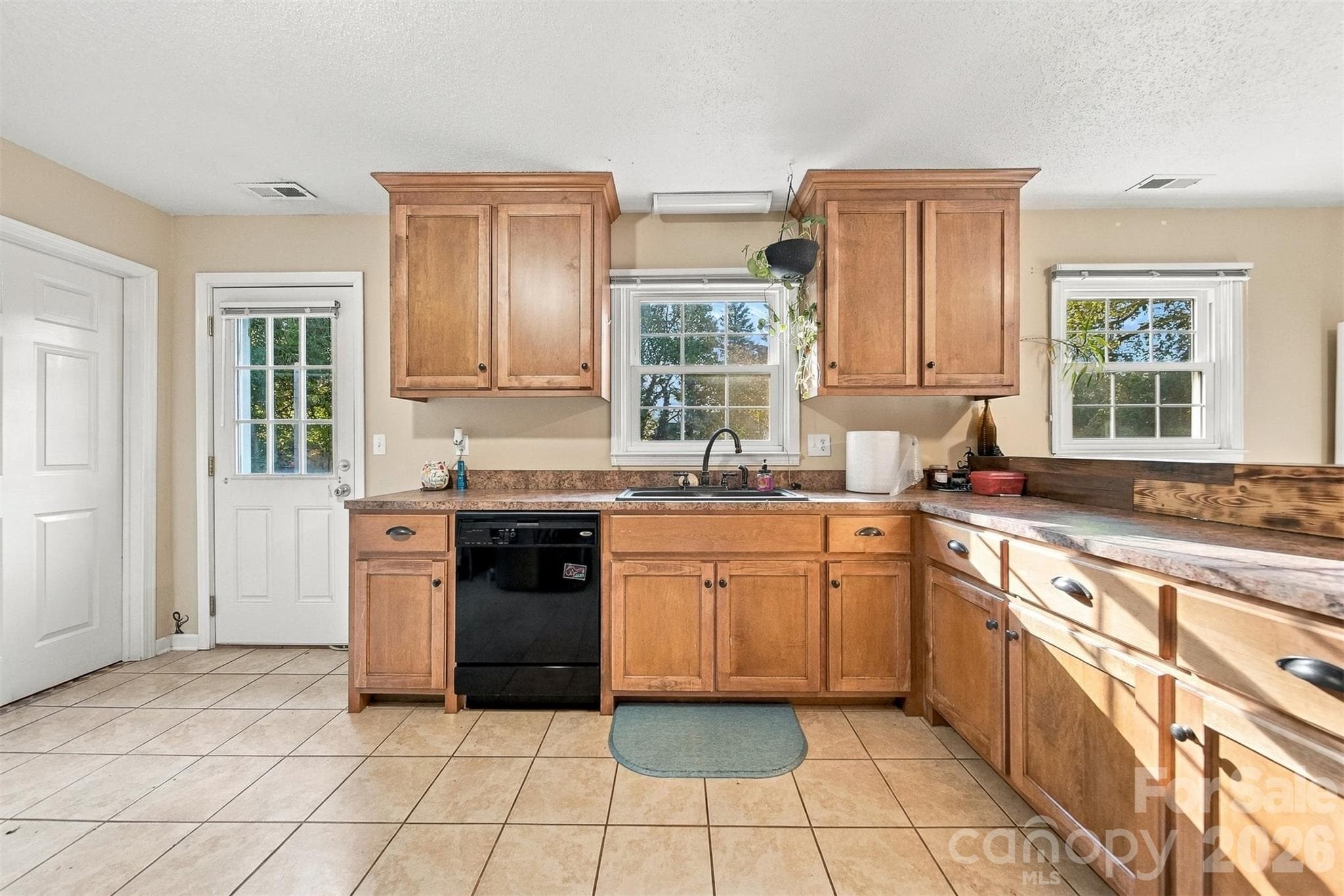 Single Family Residence at 640 Diamondhead Drive, Lenoir, photo 12 of 33