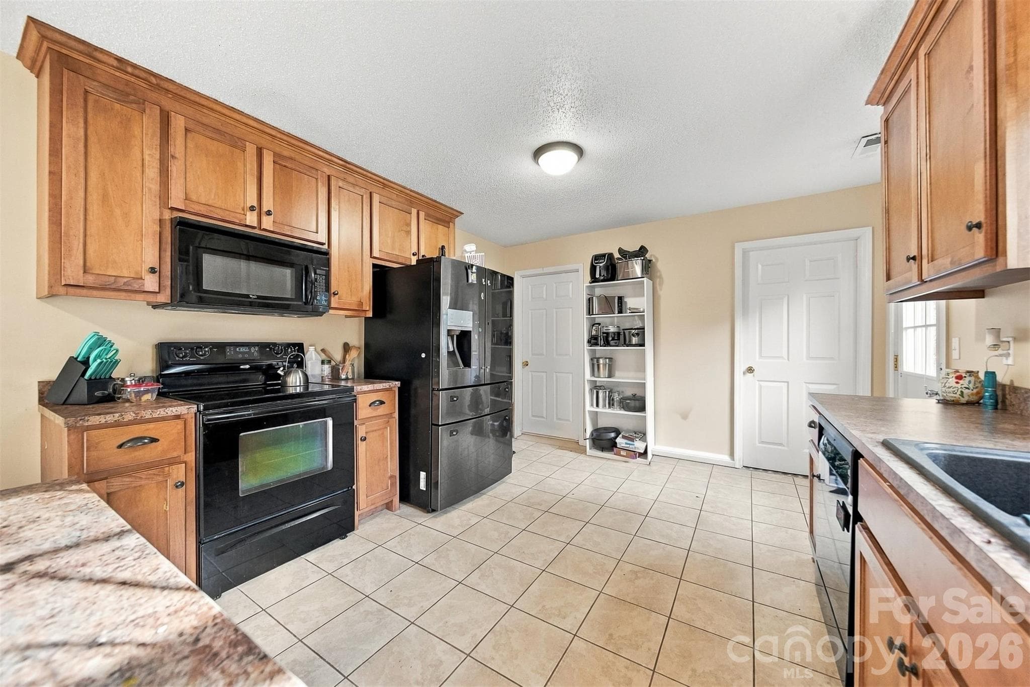 Single Family Residence at 640 Diamondhead Drive, Lenoir, photo 13 of 33