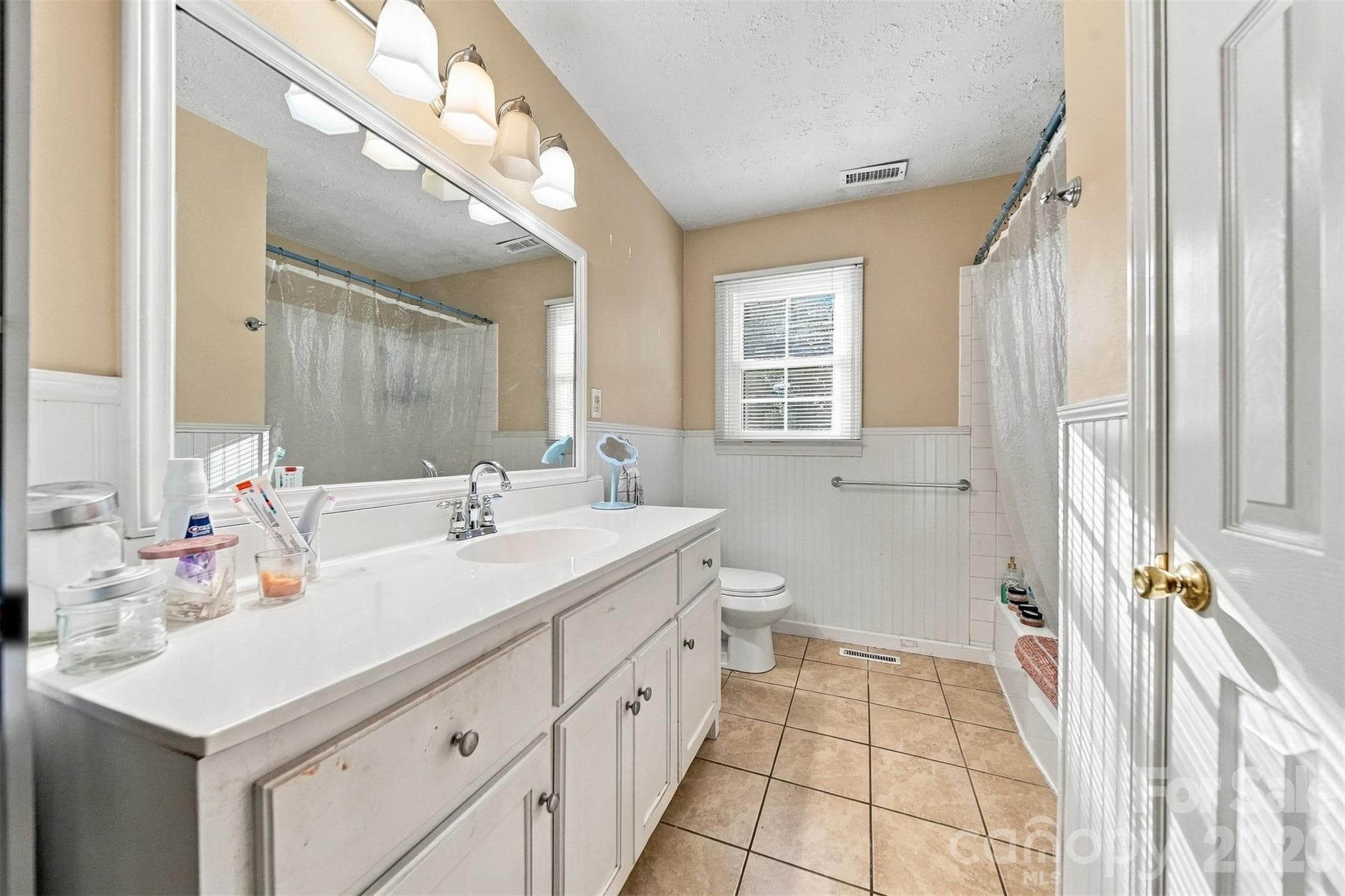 Single Family Residence at 640 Diamondhead Drive, Lenoir, photo 21 of 33