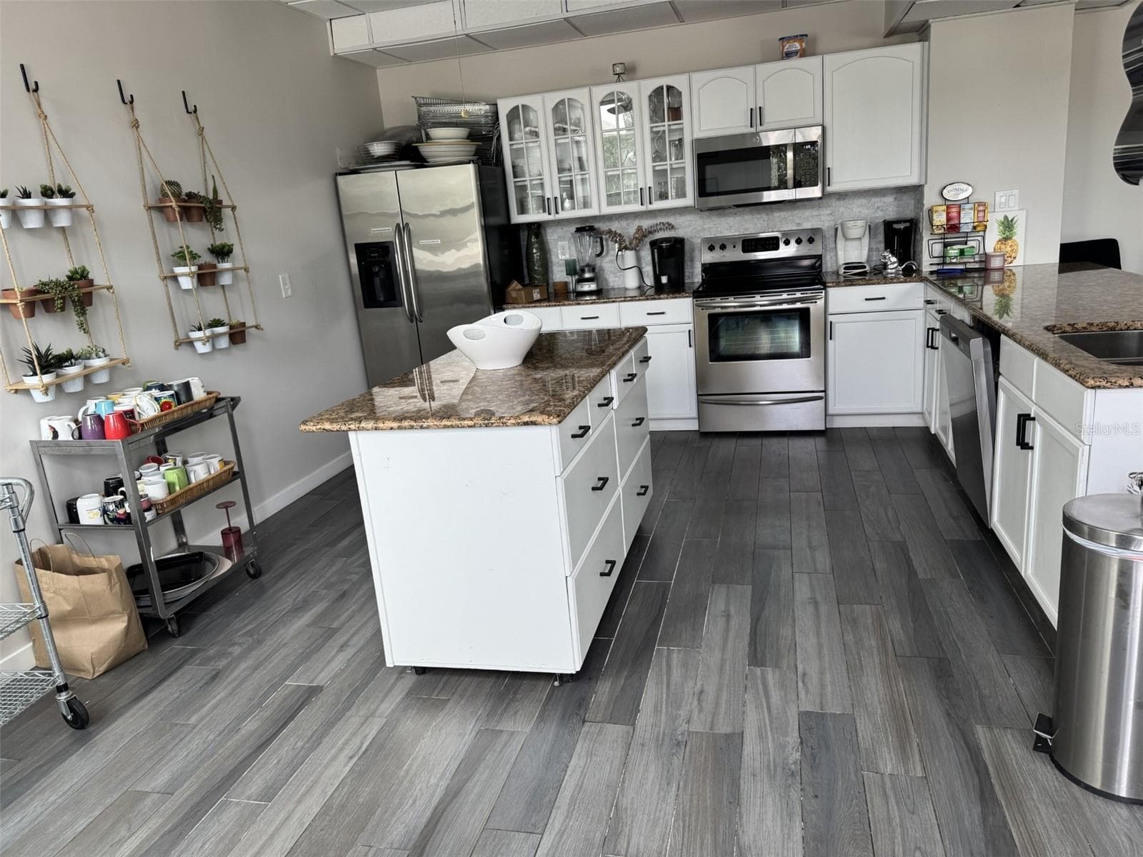 clubhouse kitchen - 33 S GULFSTREAM AVE #702, SARASOTA