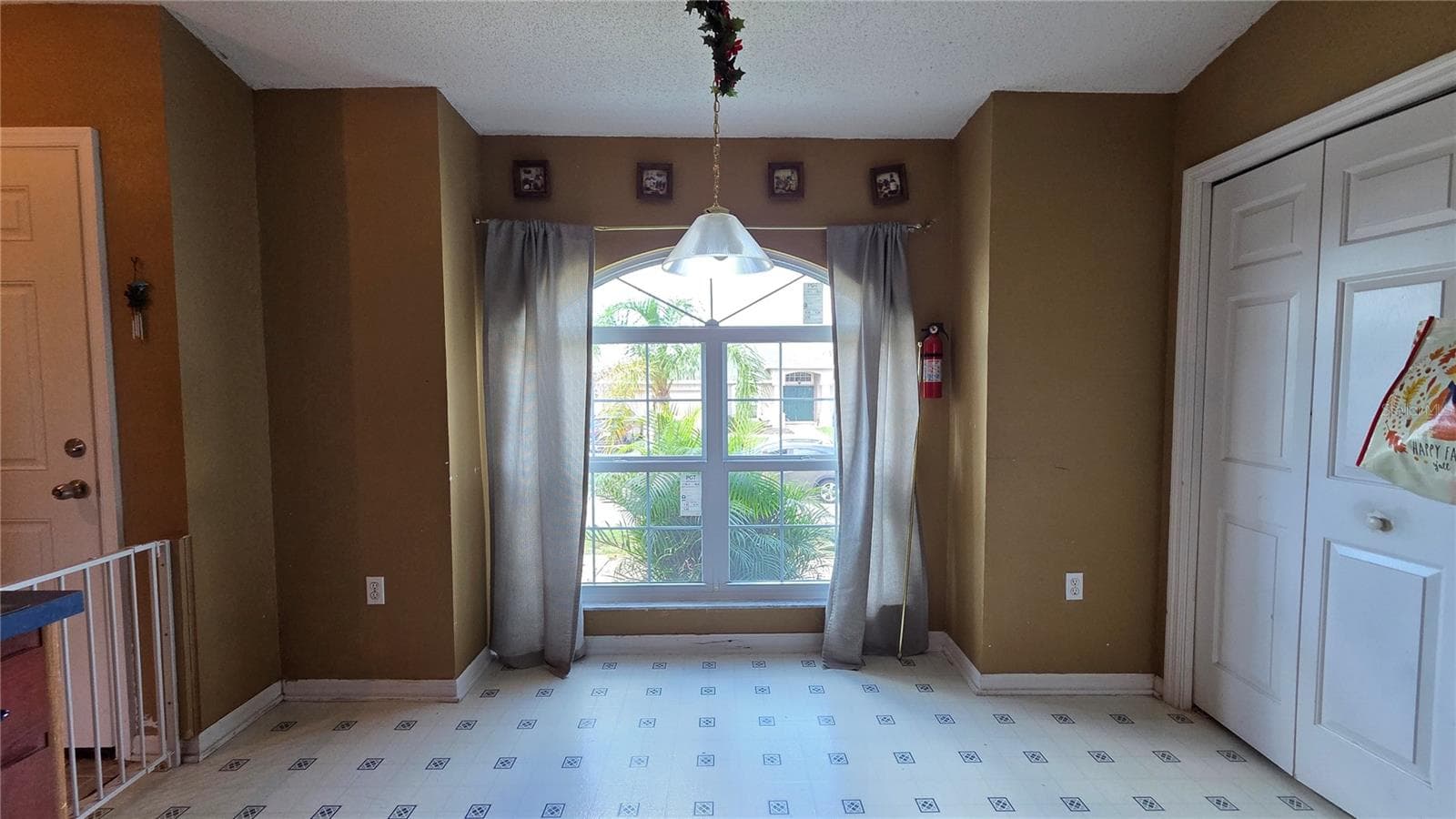 Single Family Residence at 335 ASHLEY LOOP, DAVENPORT, photo 7 of 17