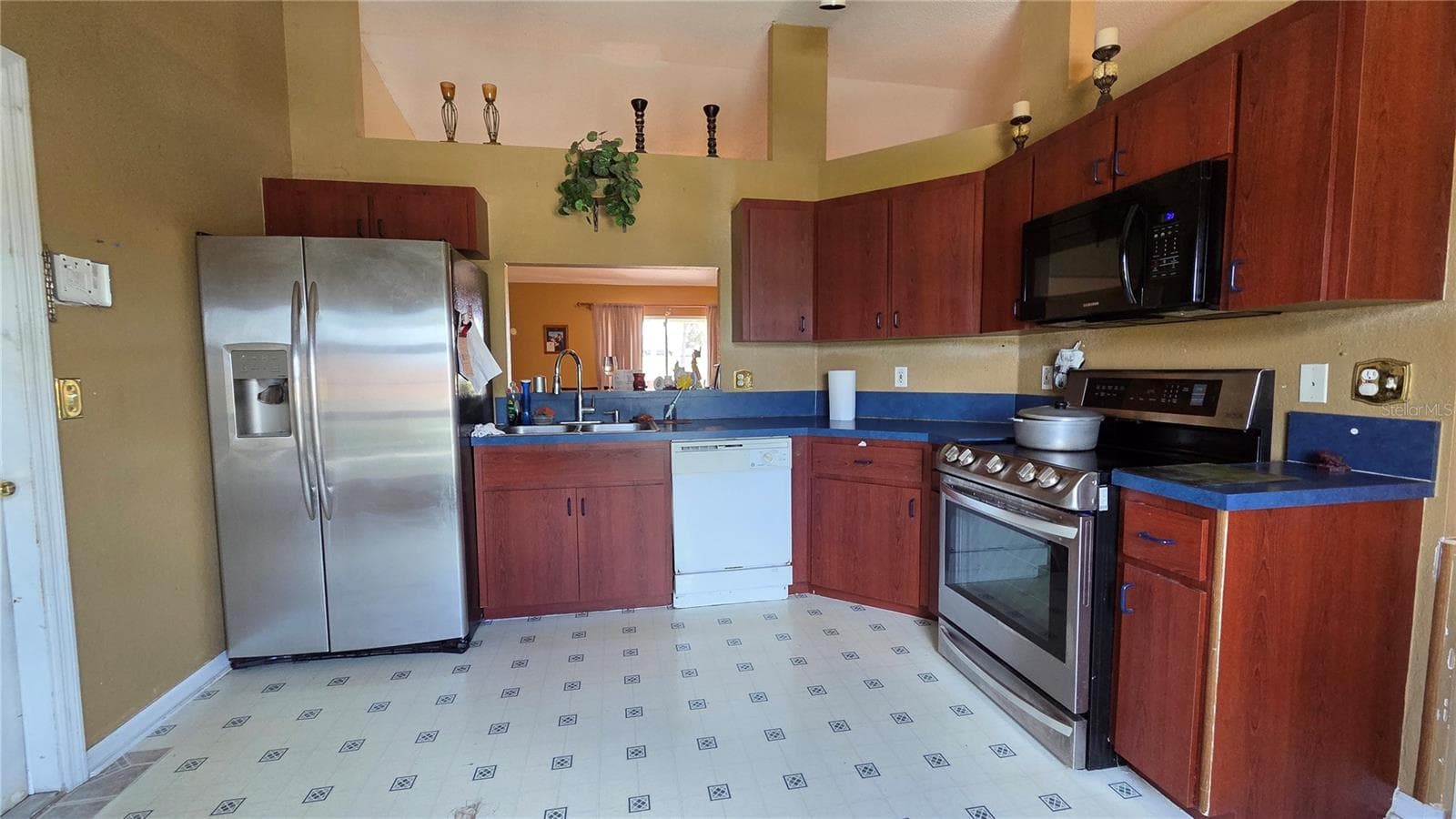 Single Family Residence at 335 ASHLEY LOOP, DAVENPORT, photo 8 of 17
