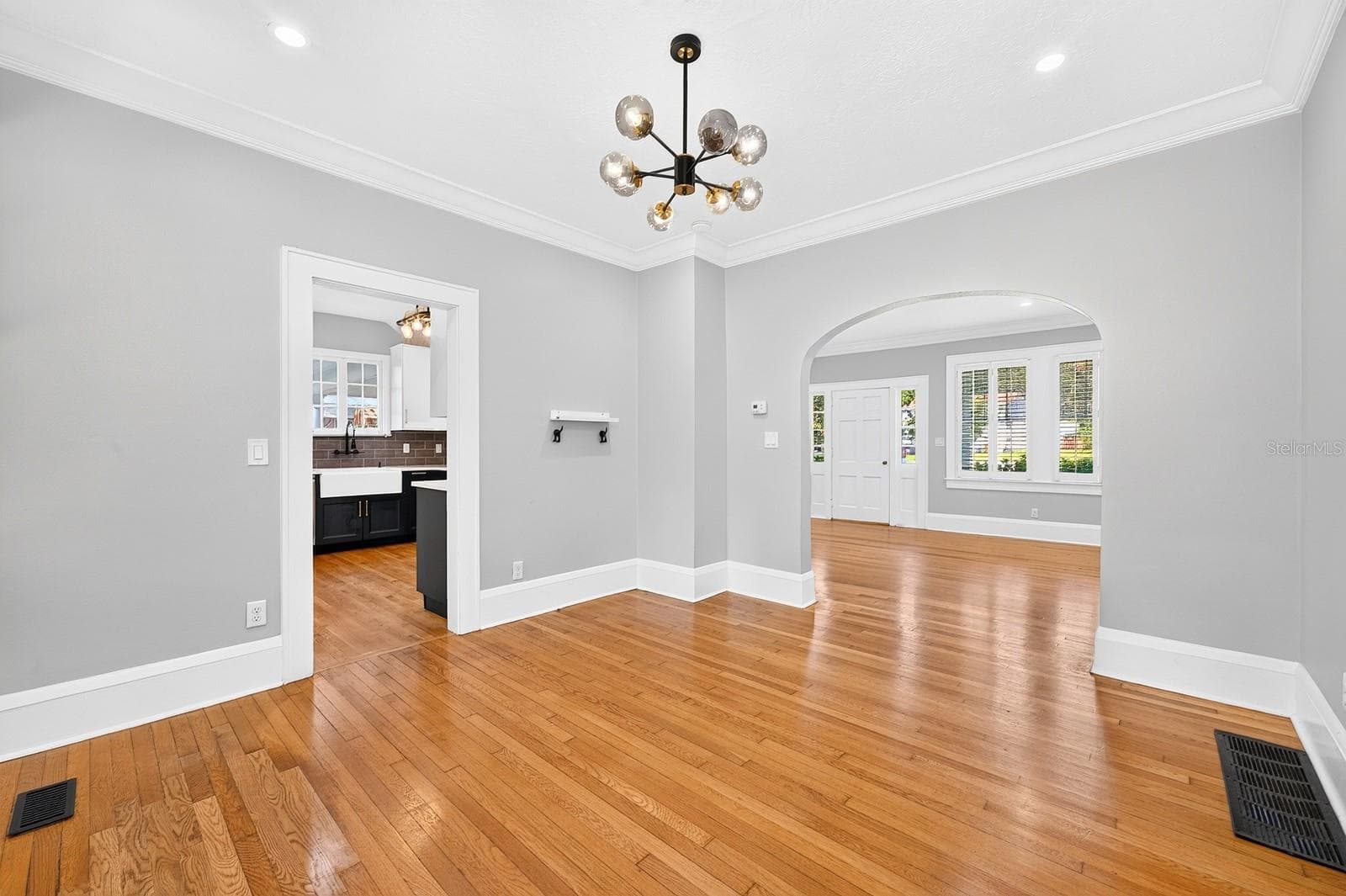 Single Family Residence at 128 WISTERIA AVE, ORLANDO, photo 13 of 53