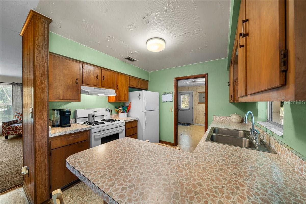 746 NE 35TH - 722 & 746 NE 35TH ST, OCALA