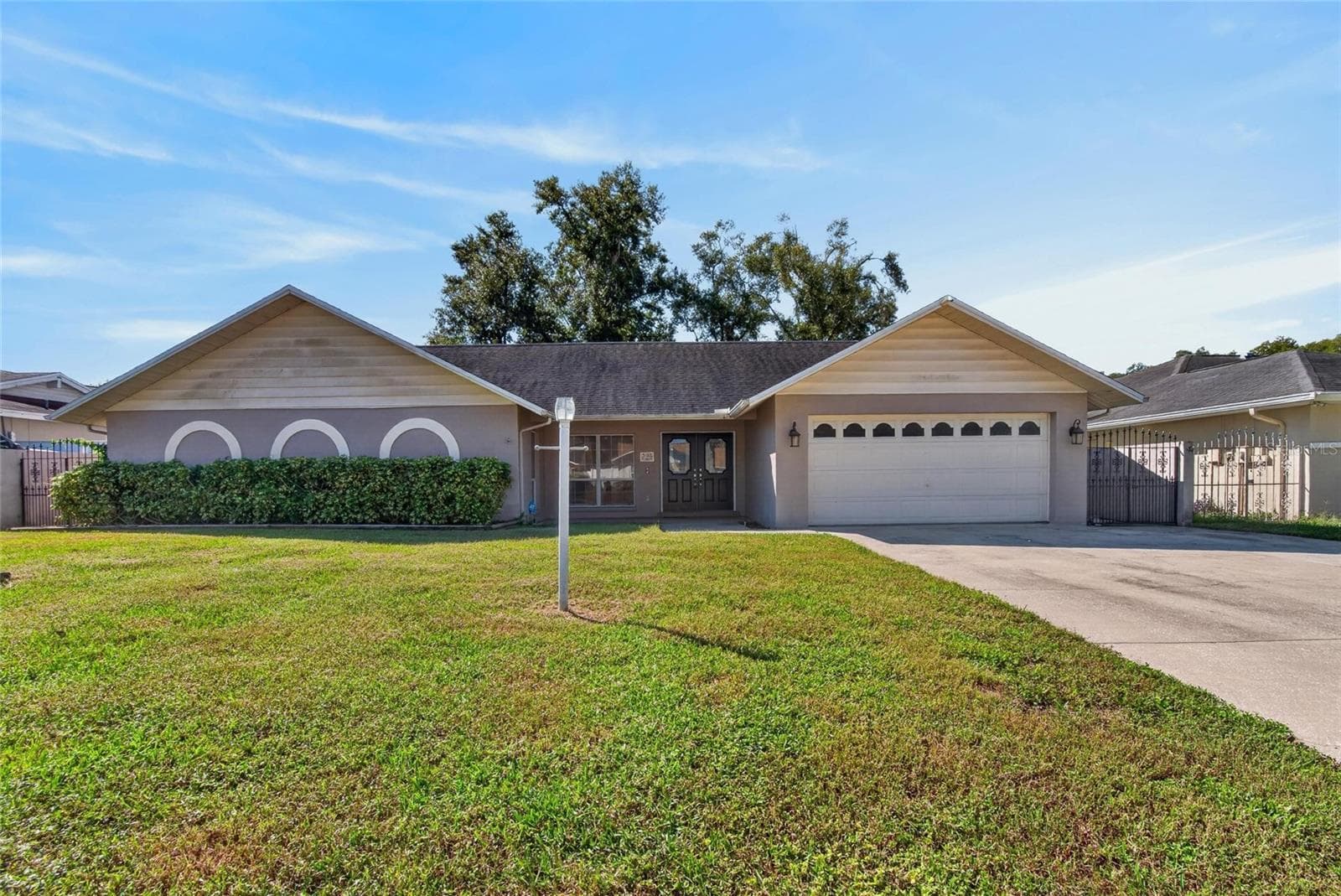 Single Family Residence at 3122 RESEDA CT, TAMPA, photo 2 of 62