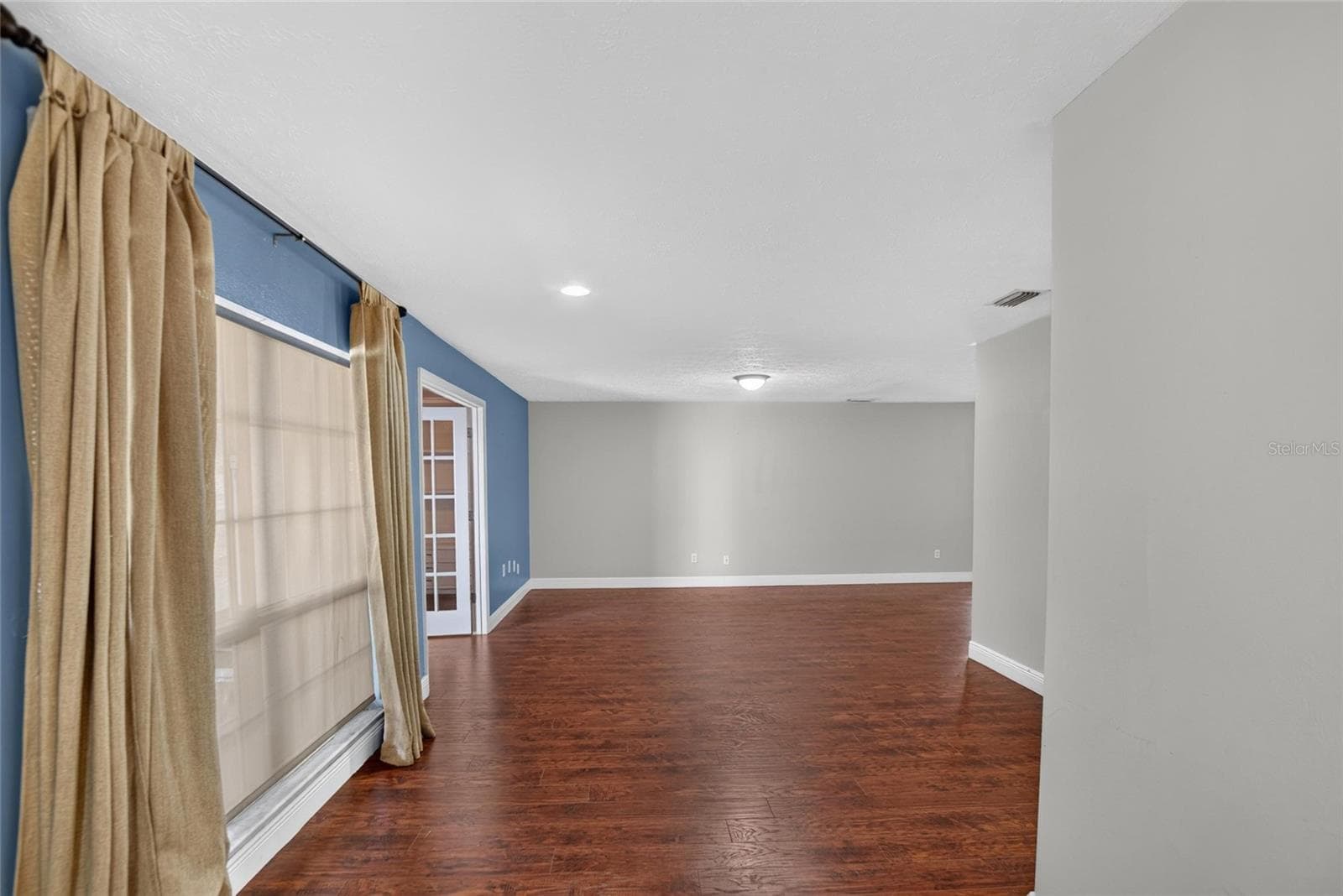 Single Family Residence at 3122 RESEDA CT, TAMPA, photo 7 of 62