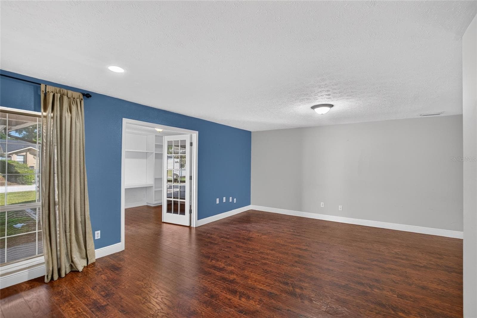 Single Family Residence at 3122 RESEDA CT, TAMPA, photo 8 of 62