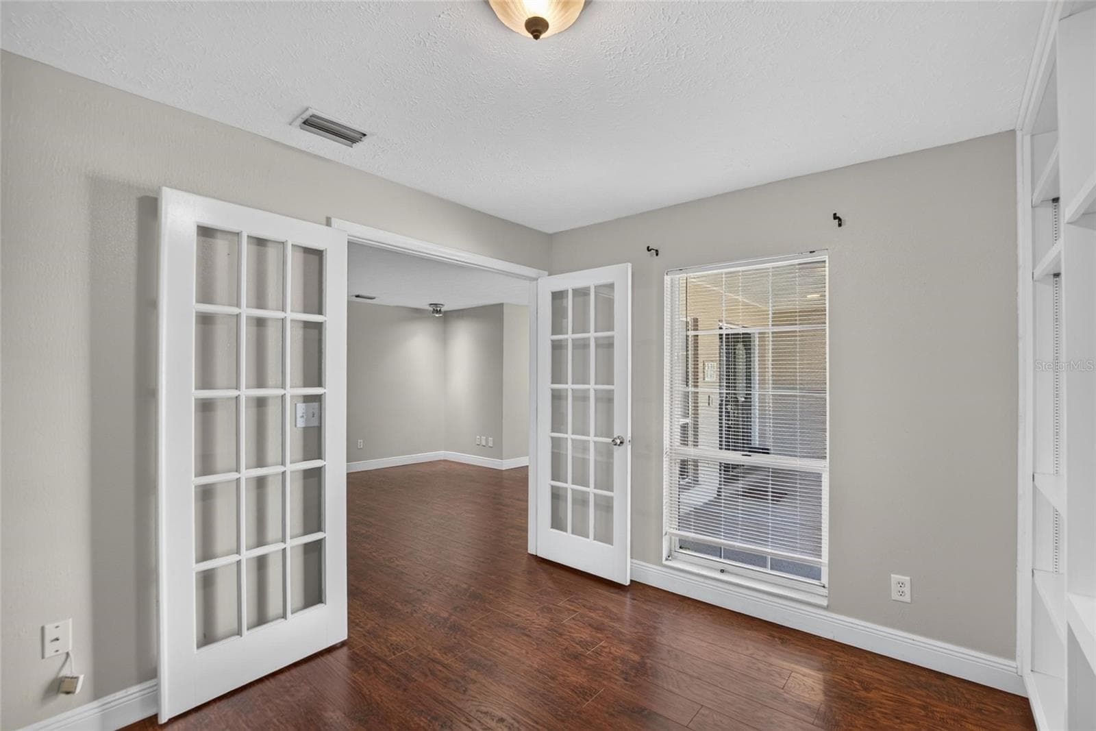 Single Family Residence at 3122 RESEDA CT, TAMPA, photo 12 of 62