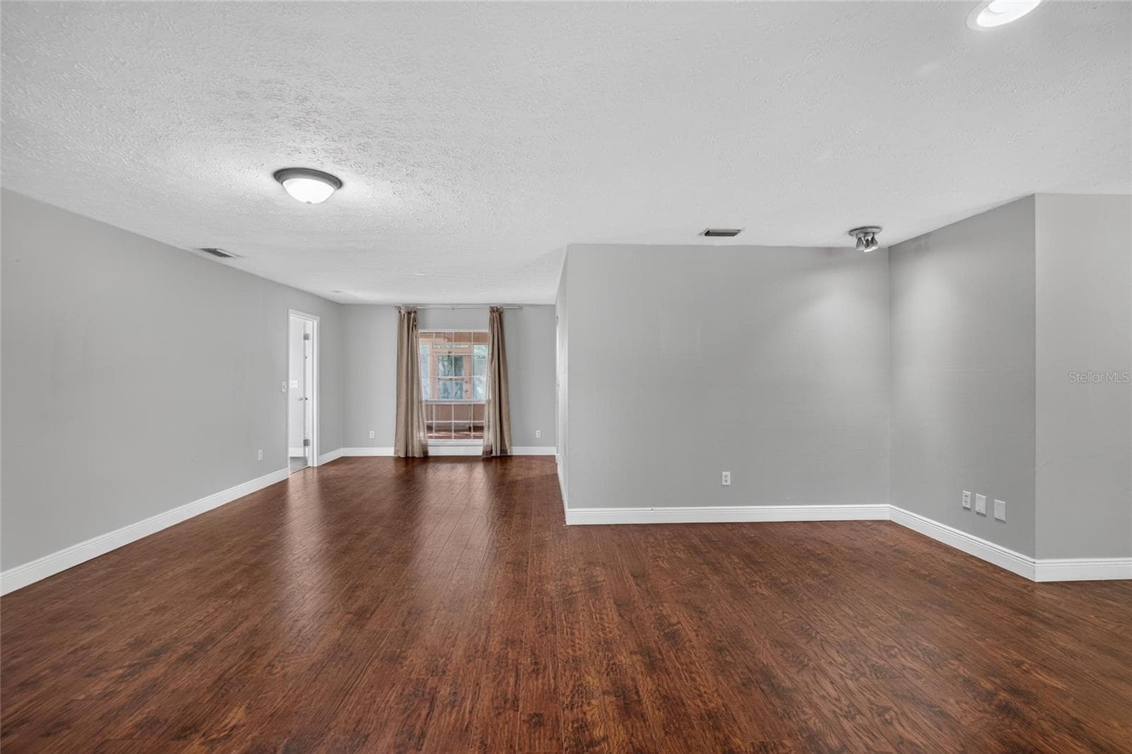 Single Family Residence at 3122 RESEDA CT, TAMPA, photo 13 of 62