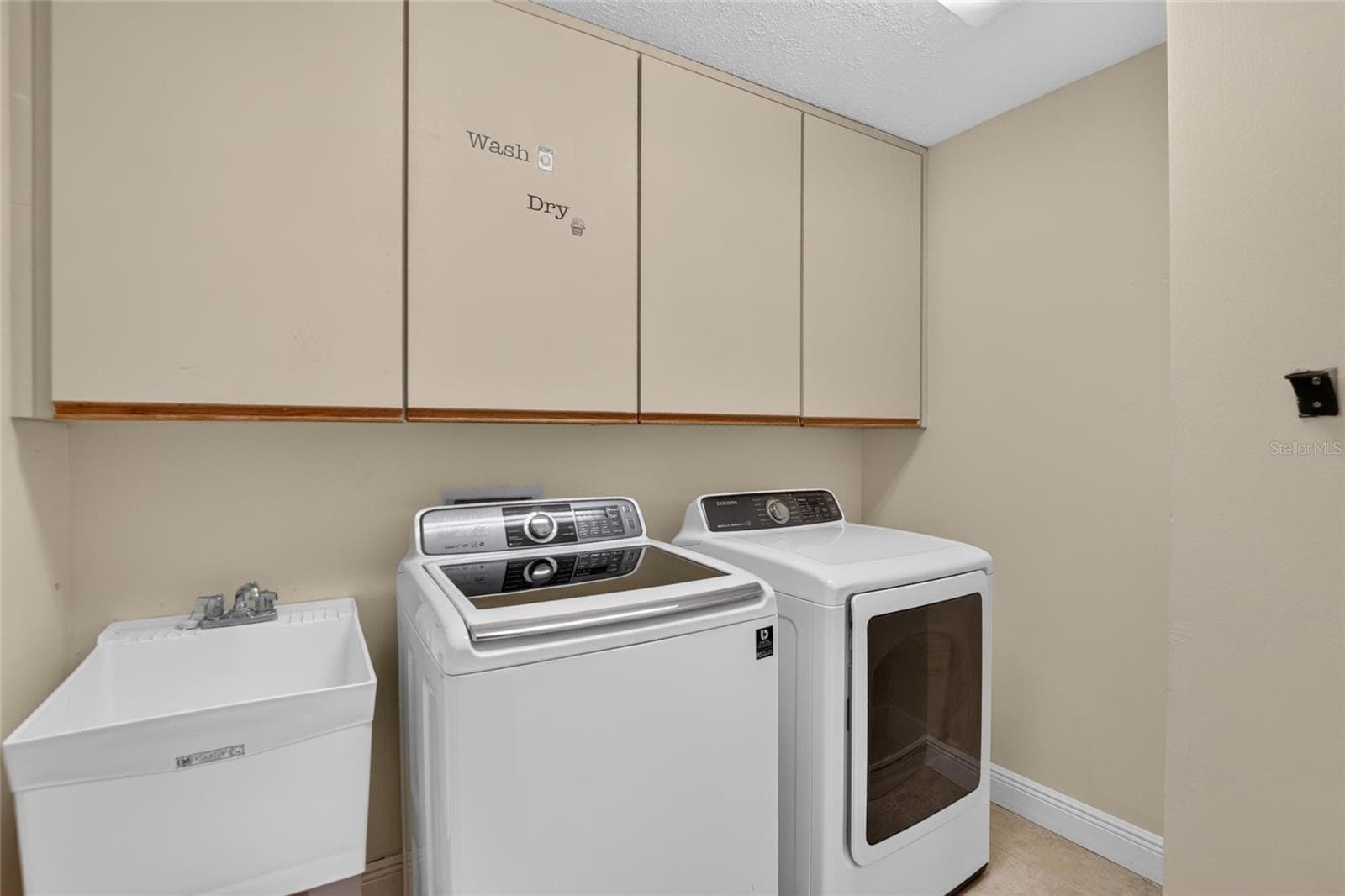 Single Family Residence at 3122 RESEDA CT, TAMPA, photo 34 of 62
