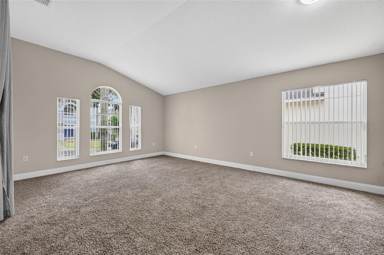 Single Family Residence at 124 LANCASTER DR, DAVENPORT, photo 8 of 53