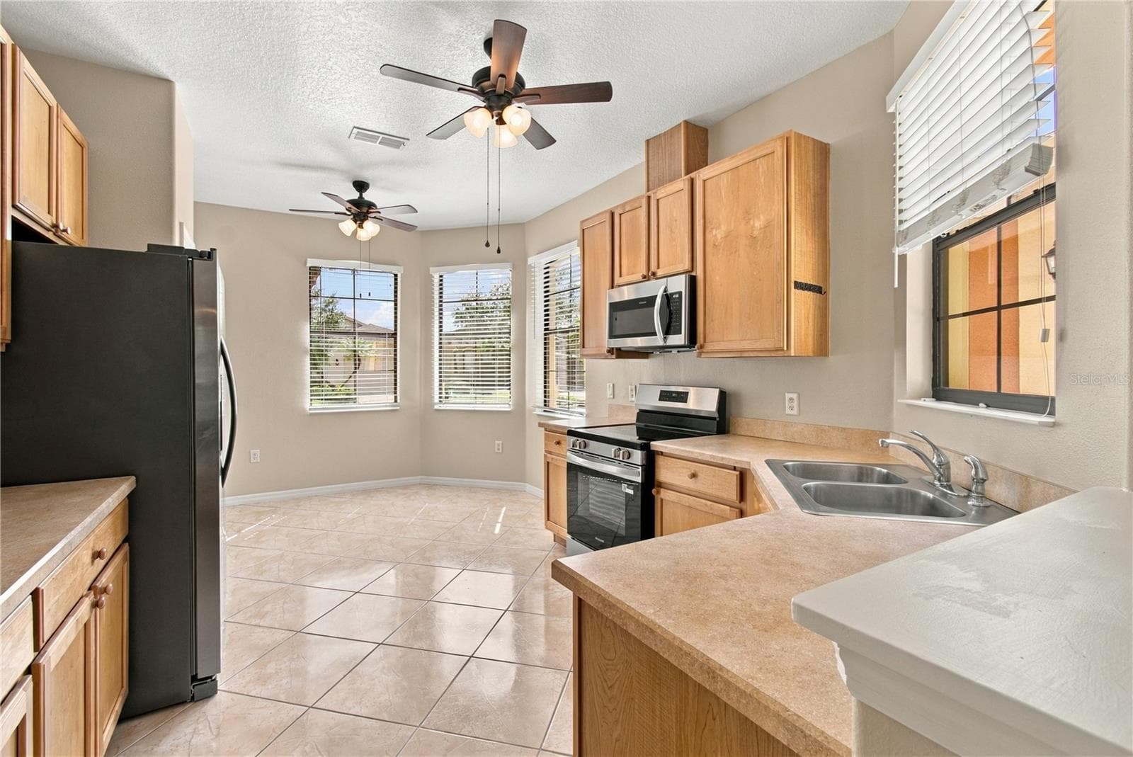 Spacious Kitchen - 864 GRAND CANAL DR, POINCIANA