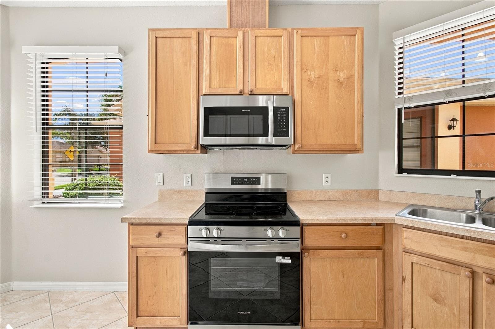 42 inch Maple Cabinets - 864 GRAND CANAL DR, POINCIANA