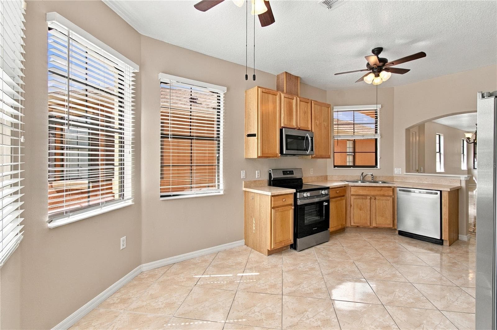 Eat-in-Nook - 864 GRAND CANAL DR, POINCIANA