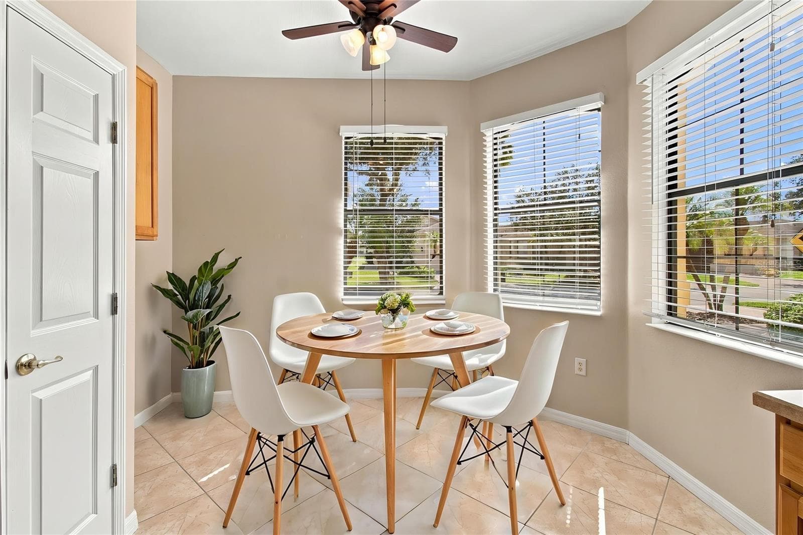 Virtually Staged Eat-in Nook - 864 GRAND CANAL DR, POINCIANA