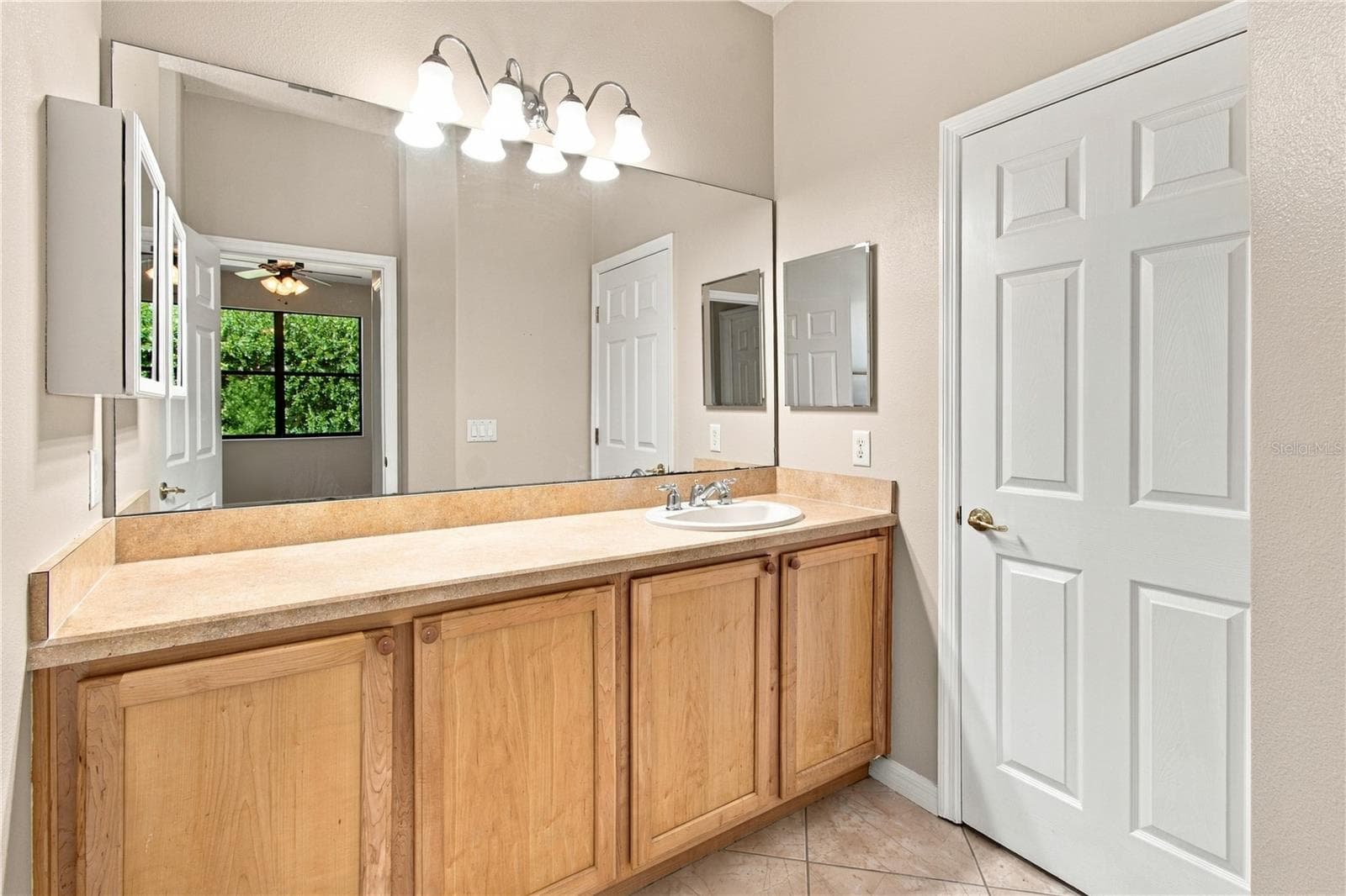 Ensuite Bath w/Raised Vanity - 864 GRAND CANAL DR, POINCIANA