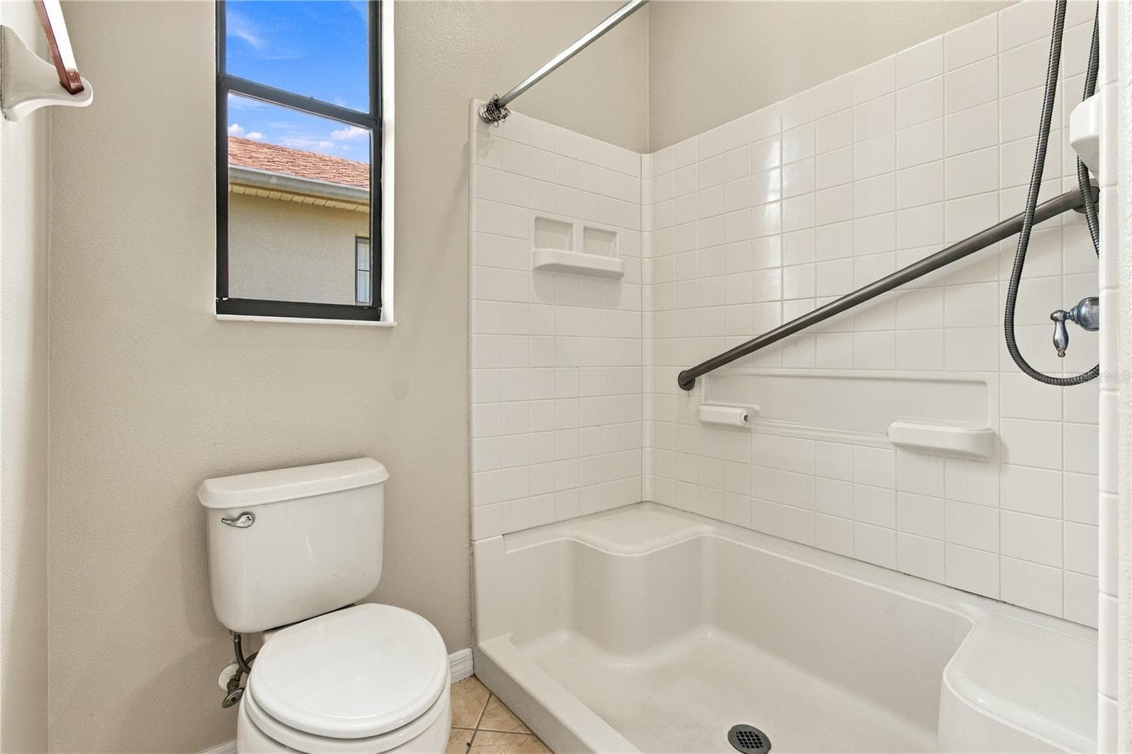 Walk-in Shower - 864 GRAND CANAL DR, POINCIANA