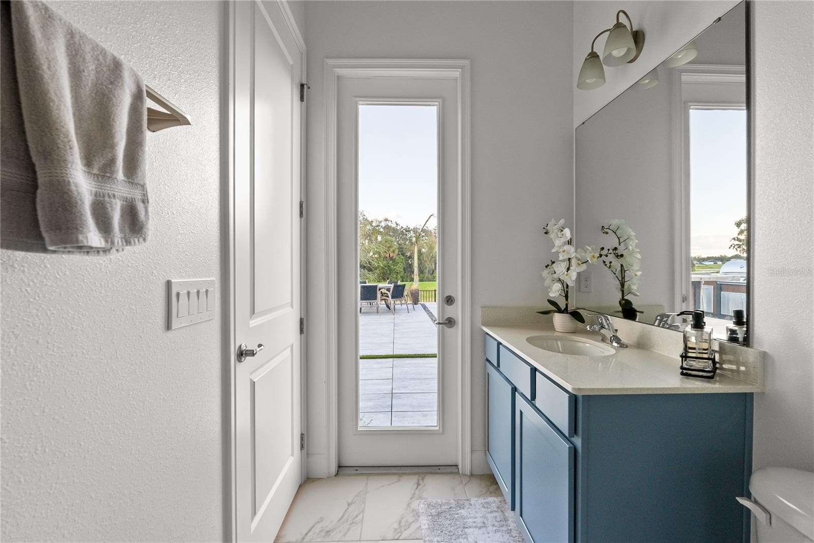Bathroom / suite 2 / First floor - 16143 BARKLY RIDGE CT, WINTER GARDEN