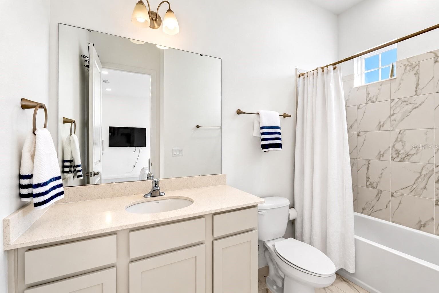 Bathroom suite 3 / Second Floor - 16143 BARKLY RIDGE CT, WINTER GARDEN