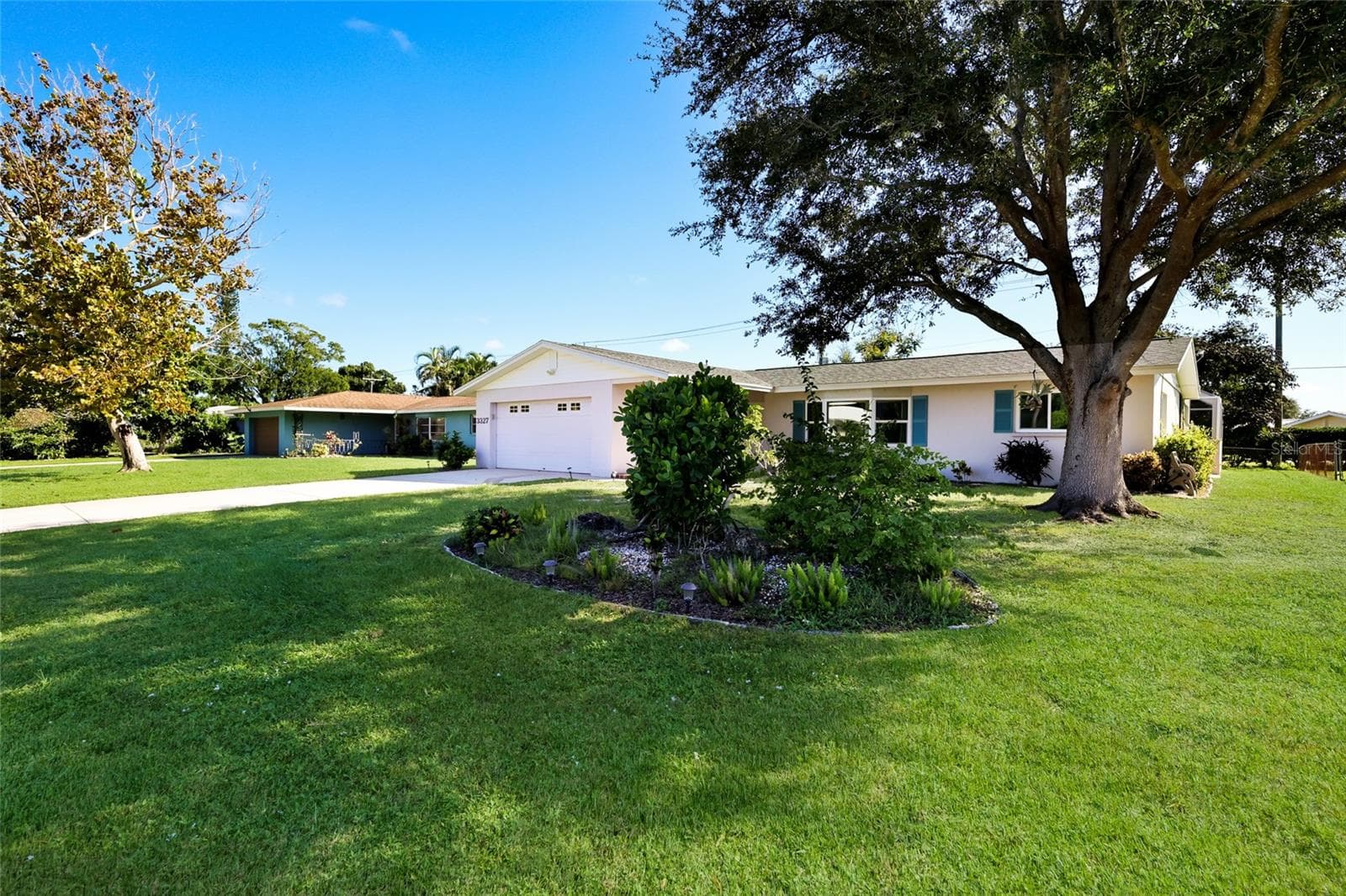 Mature Landscaping - 3327 S LOCKWOOD RIDGE RD, SARASOTA