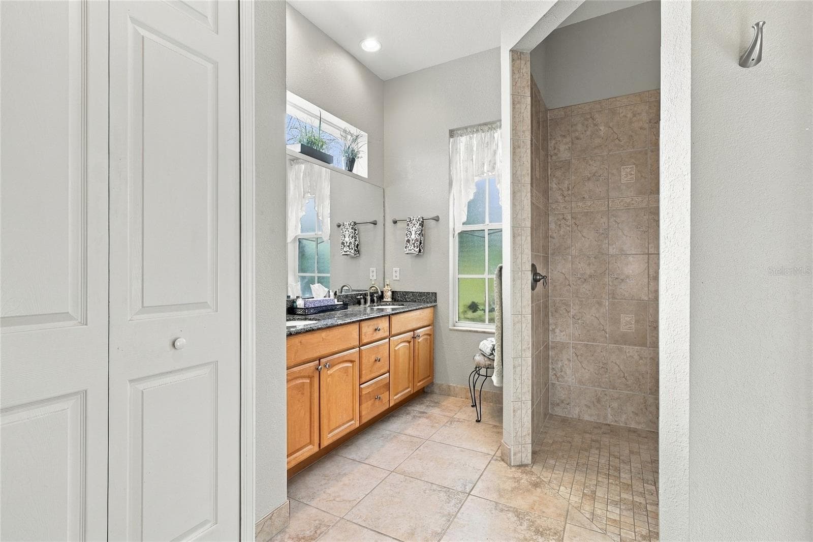 Master bath with double vanity - 4364 SKYWAY AVE, NORTH PORT