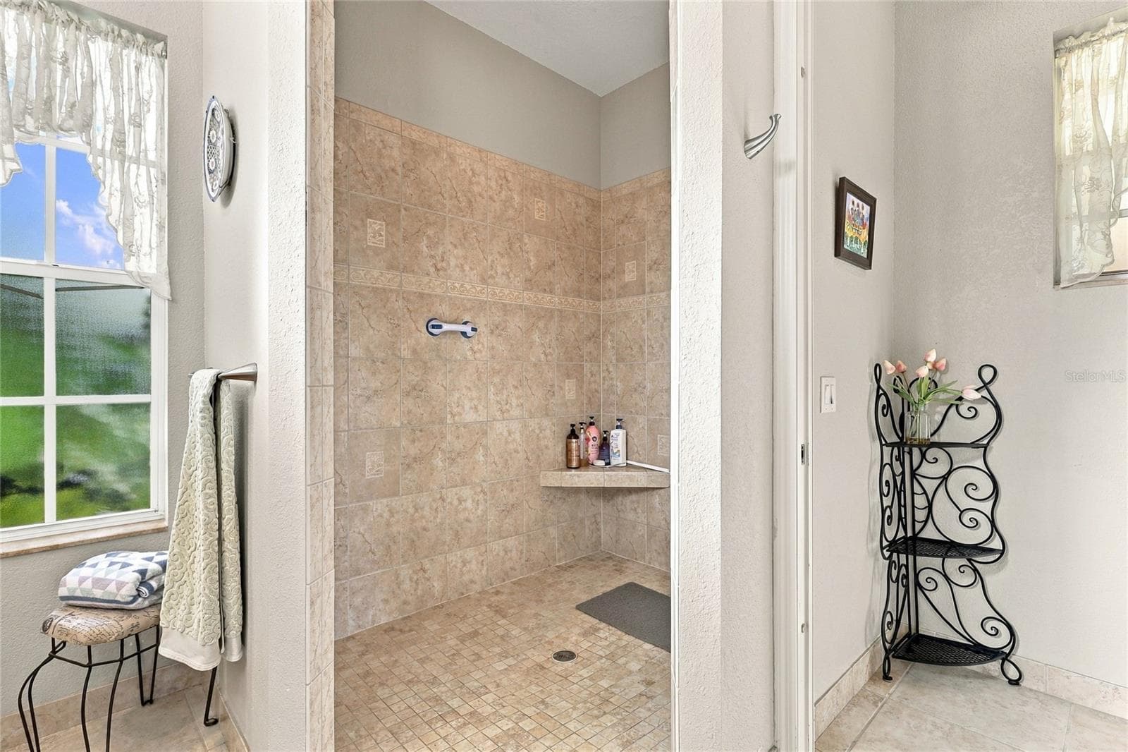 M bath has huge walking shower and separate WC - 4364 SKYWAY AVE, NORTH PORT