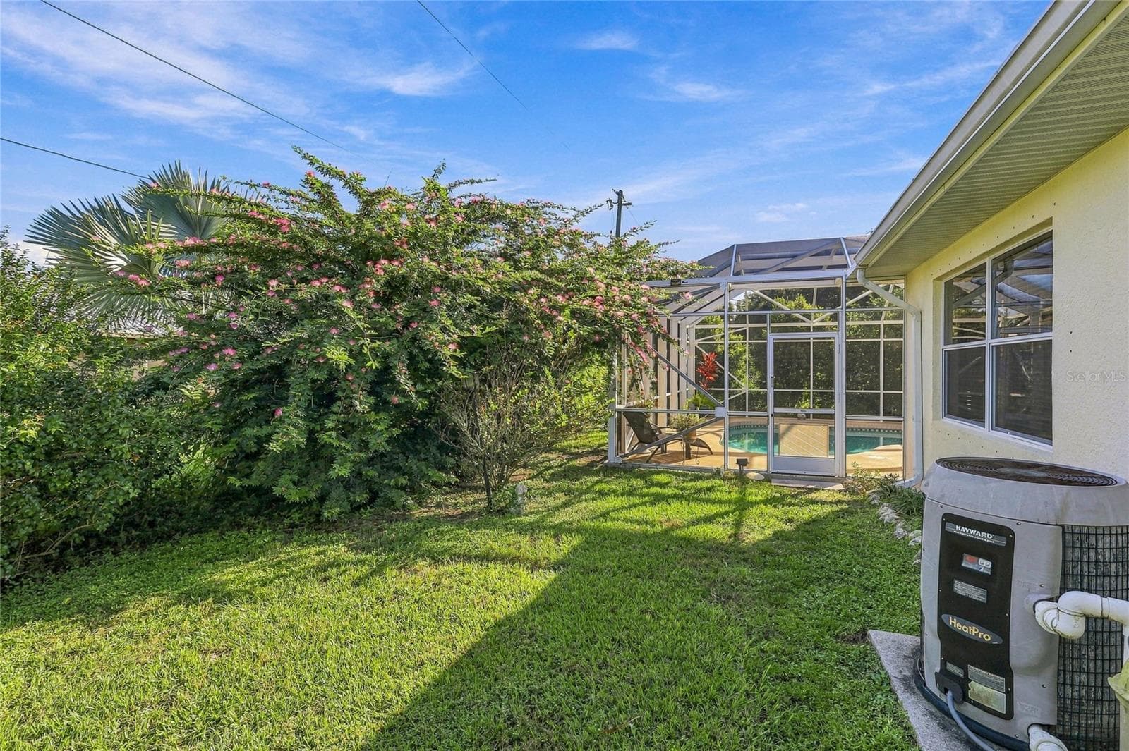 spacious backyard - 4364 SKYWAY AVE, NORTH PORT