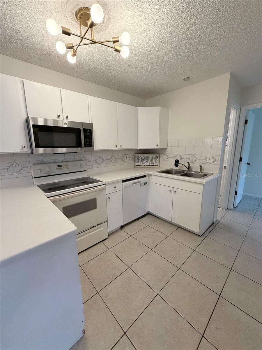 Condominium at 1119 68TH AVENUE DR W #1119, BRADENTON, photo 6 of 15