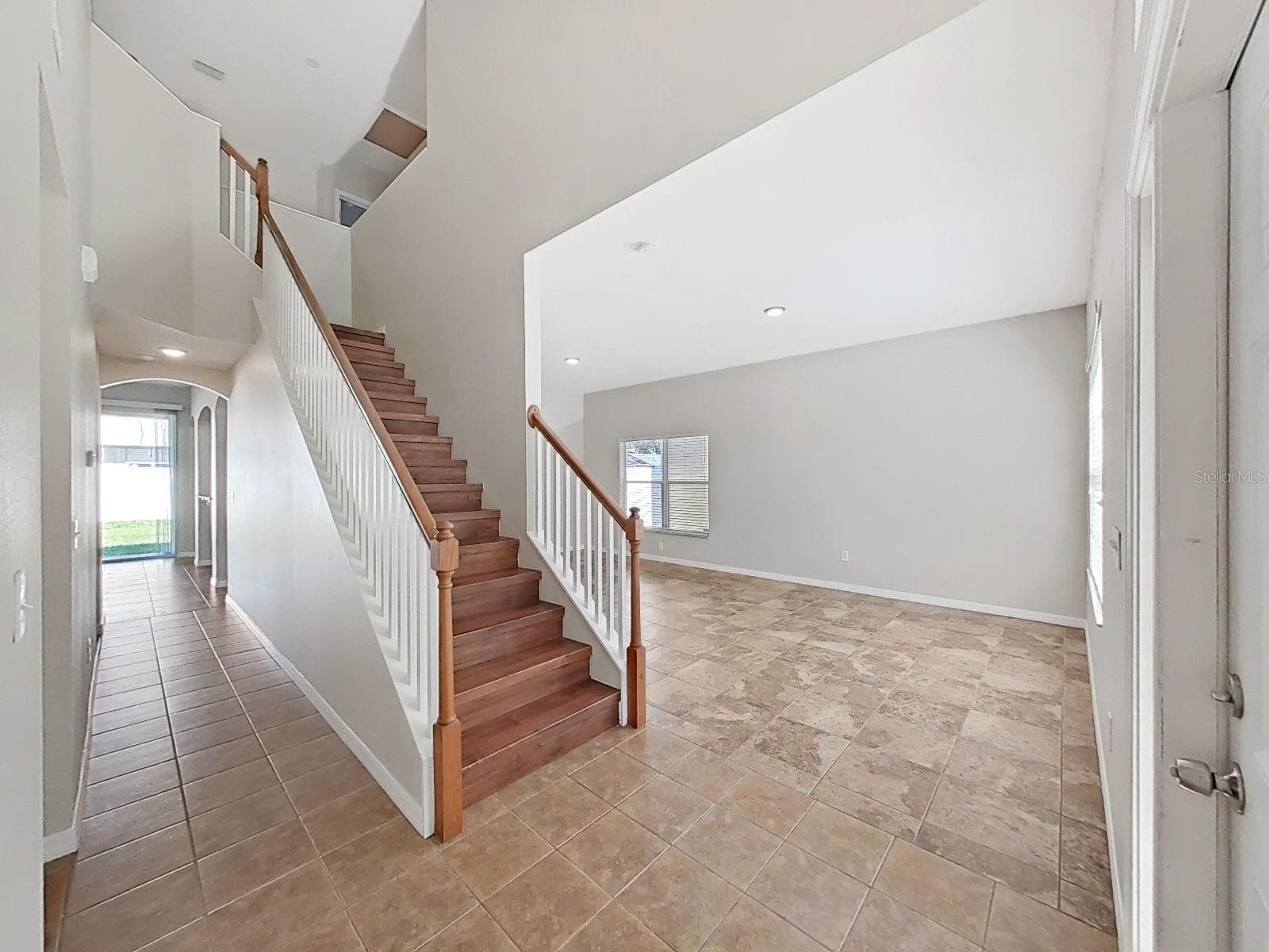 entry - 8427 CARRIAGE POINTE DR, GIBSONTON