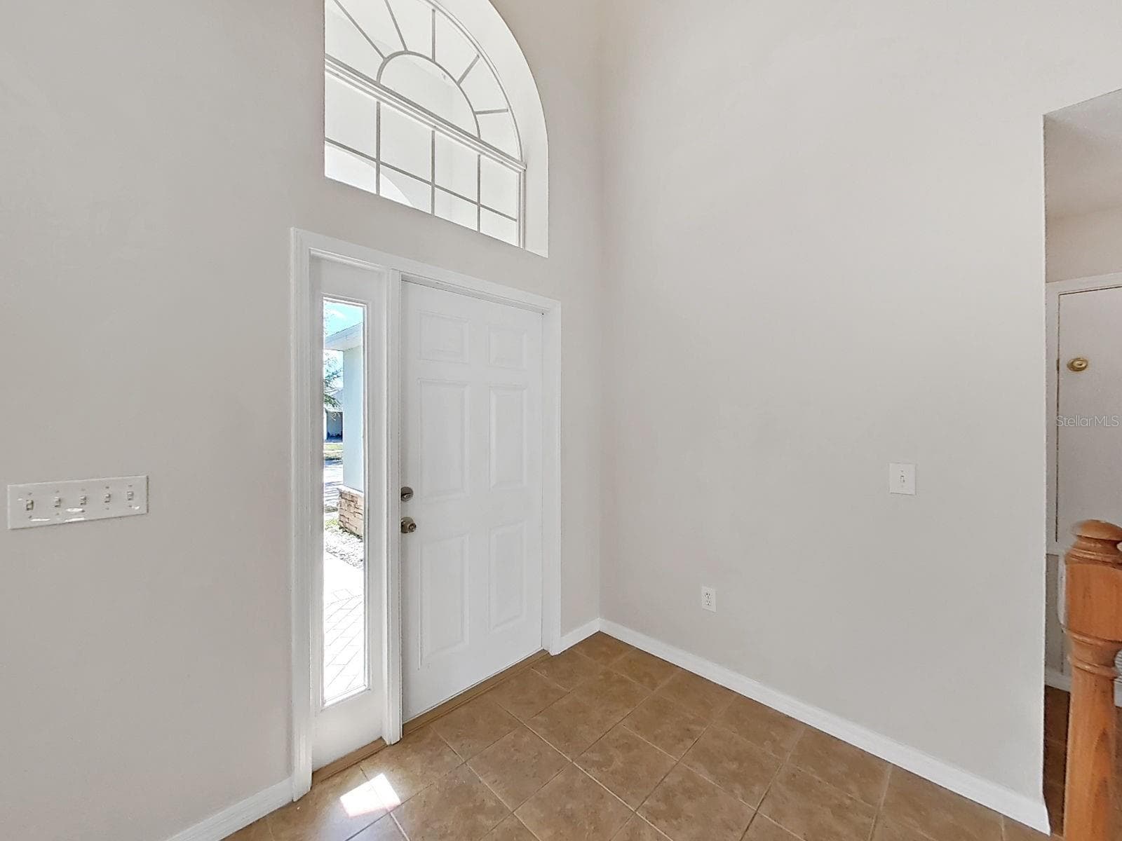 entry - 8427 CARRIAGE POINTE DR, GIBSONTON