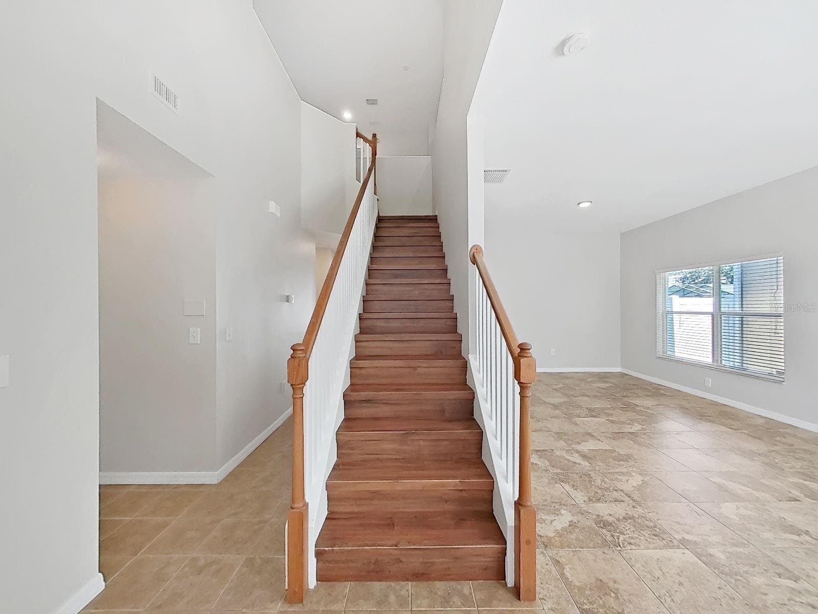 entry - 8427 CARRIAGE POINTE DR, GIBSONTON