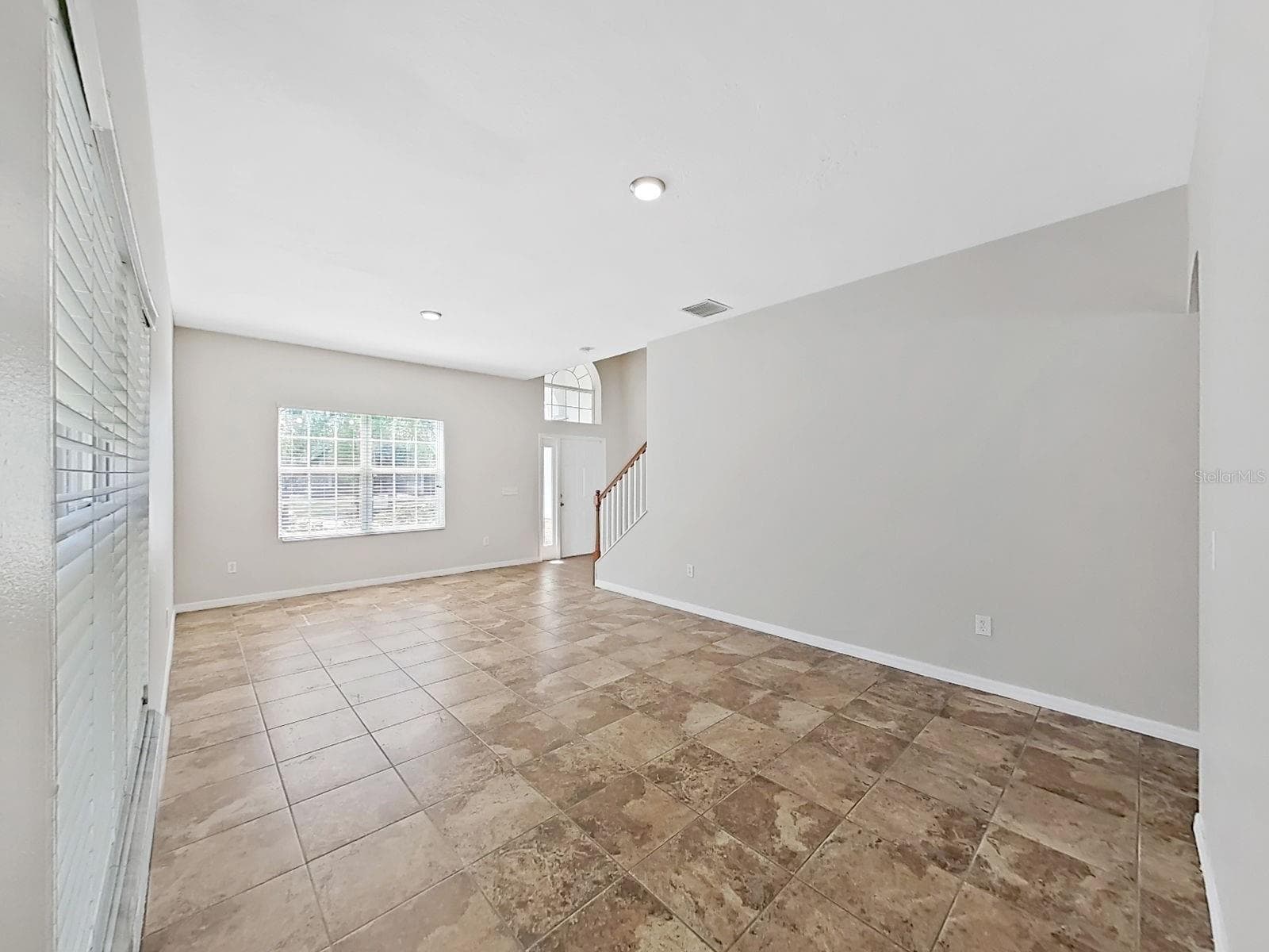 living room and dining room - 8427 CARRIAGE POINTE DR, GIBSONTON