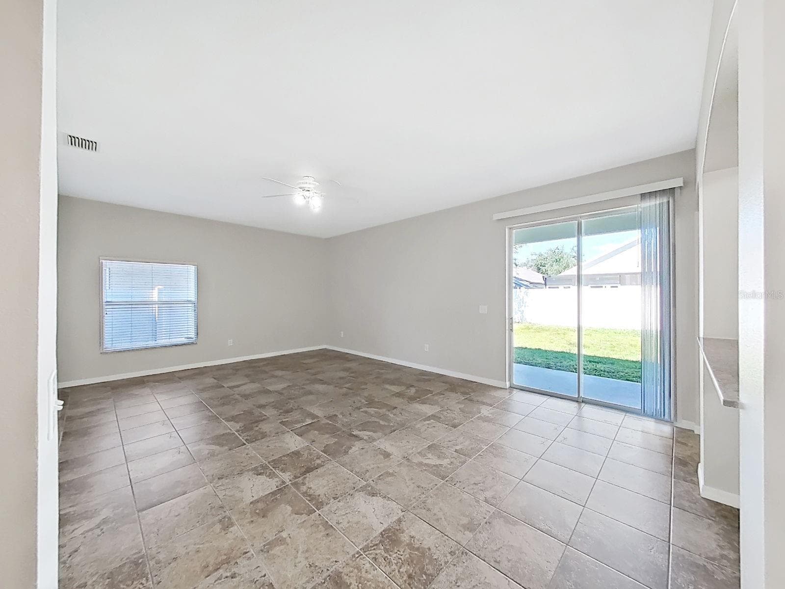 family room - 8427 CARRIAGE POINTE DR, GIBSONTON