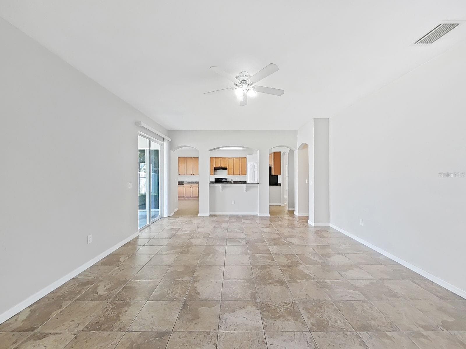family room - 8427 CARRIAGE POINTE DR, GIBSONTON