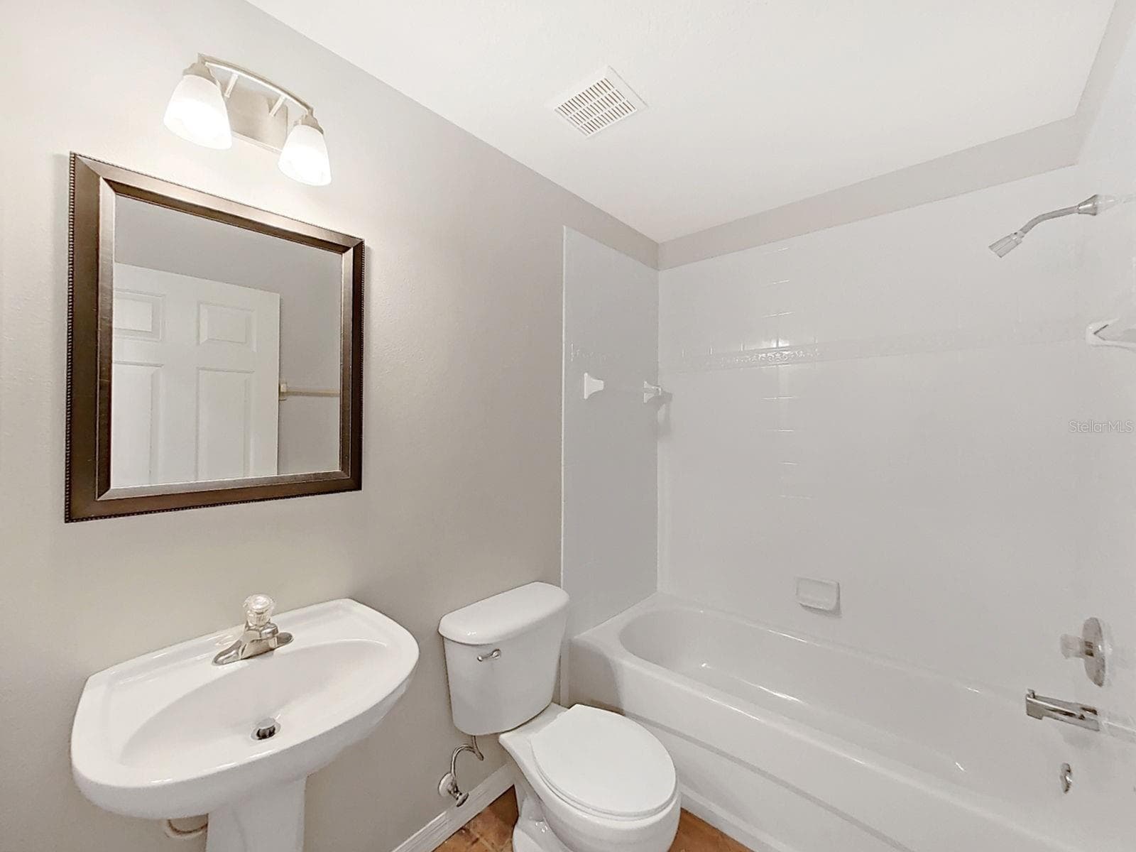 bath 2 - 8427 CARRIAGE POINTE DR, GIBSONTON