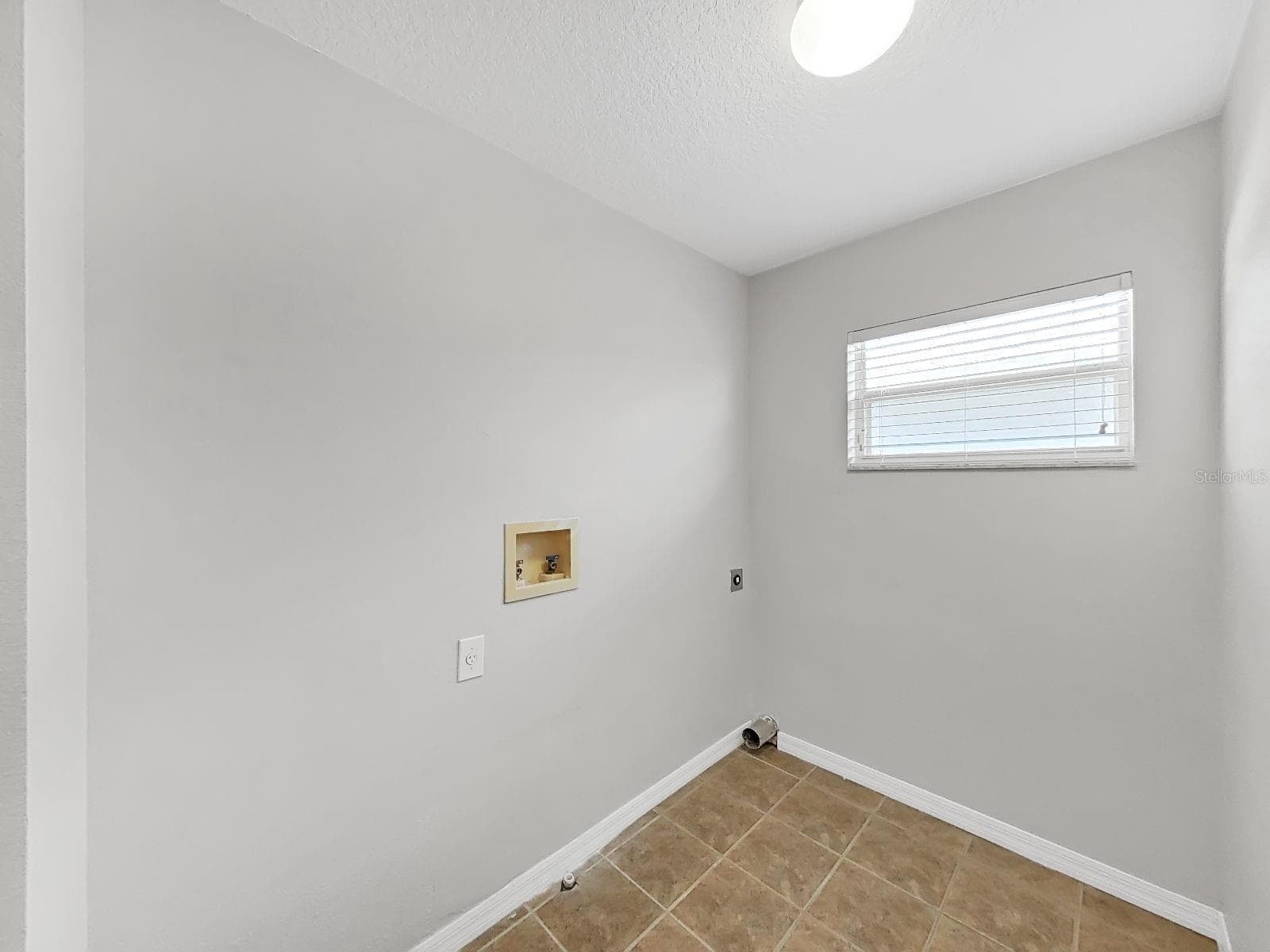 laundry - 8427 CARRIAGE POINTE DR, GIBSONTON